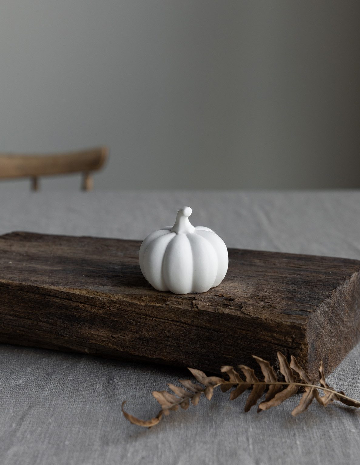 Storefactory Dekoobjekt Kürbis Hagsvik Herbstdeko Keramik Weiß, Dekoobjekt für Halloween – Bild 2 von 2