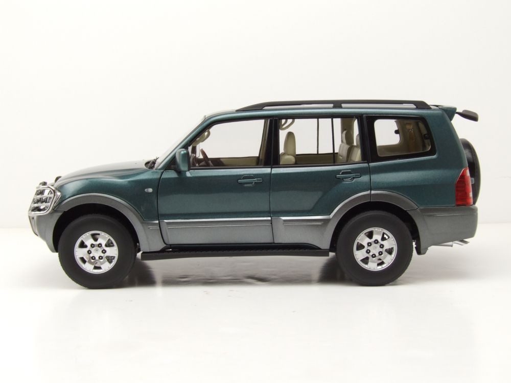 Sun Star Modellauto Mitsubishi Pajero V73 grün, Maßstab 1:18