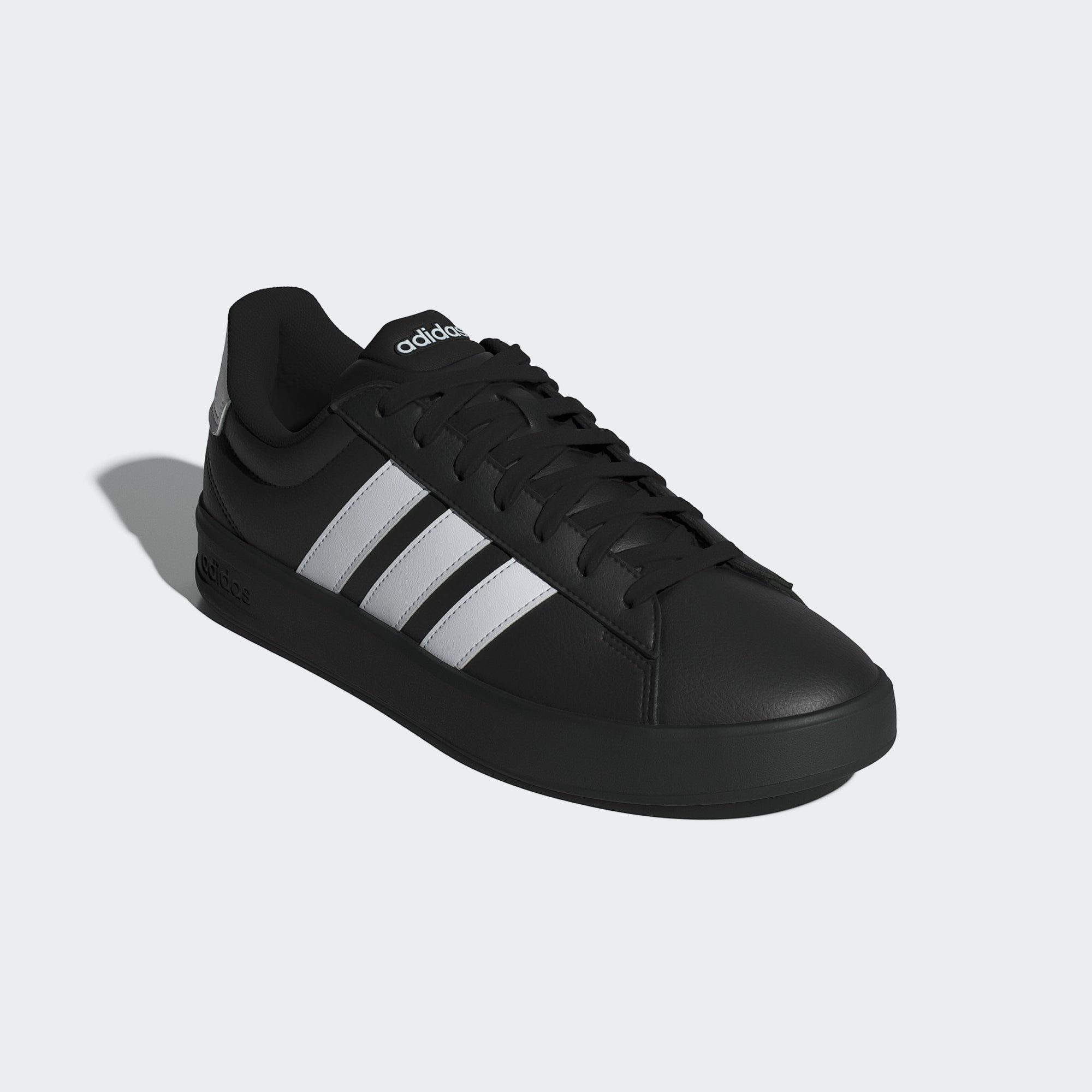 Core Black / Cloud White / Cloud White