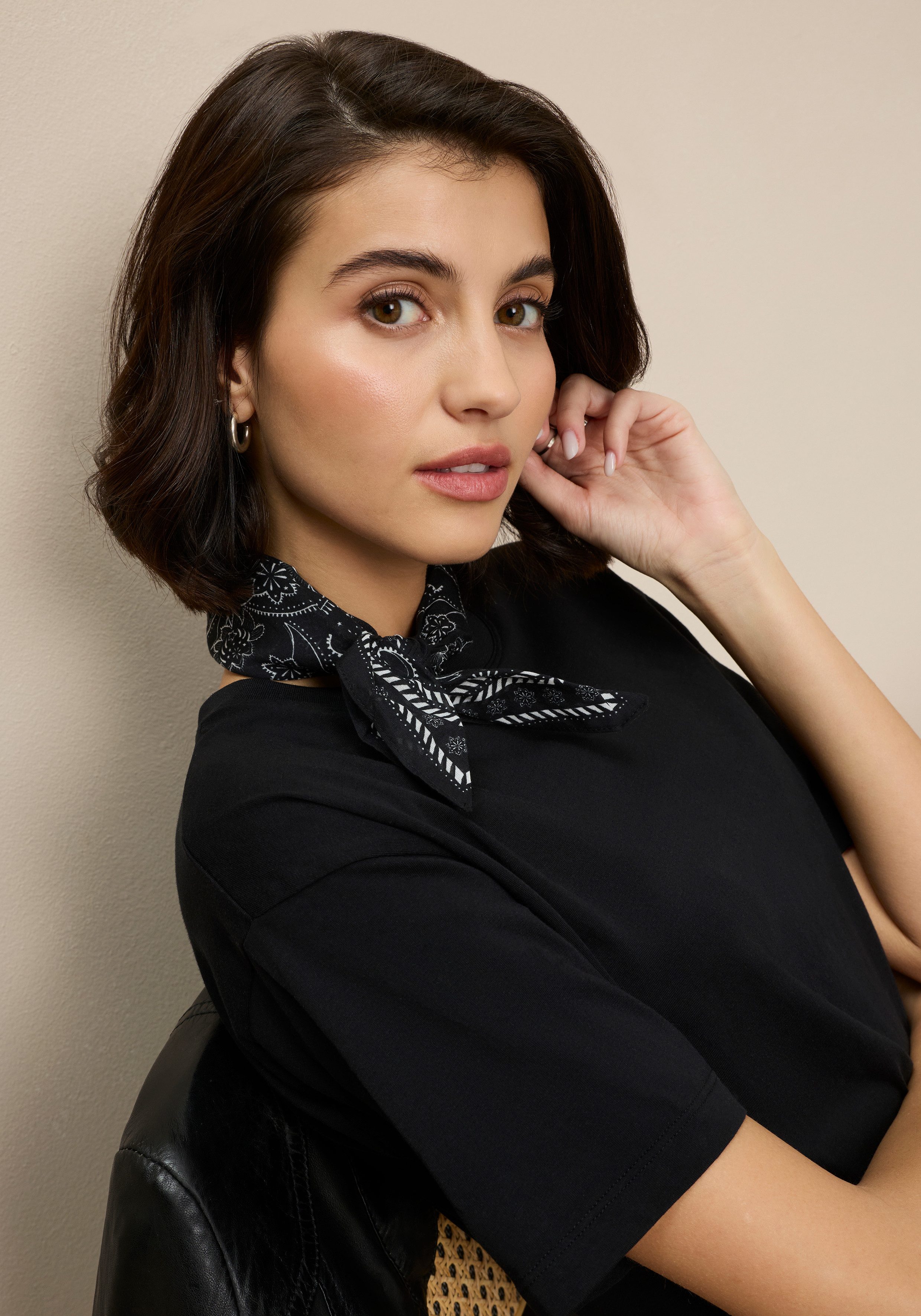 Tamaris Oversize-Shirt aus Baumwolle in Longform mit abgerundetem Saum – Bild 5 von 5