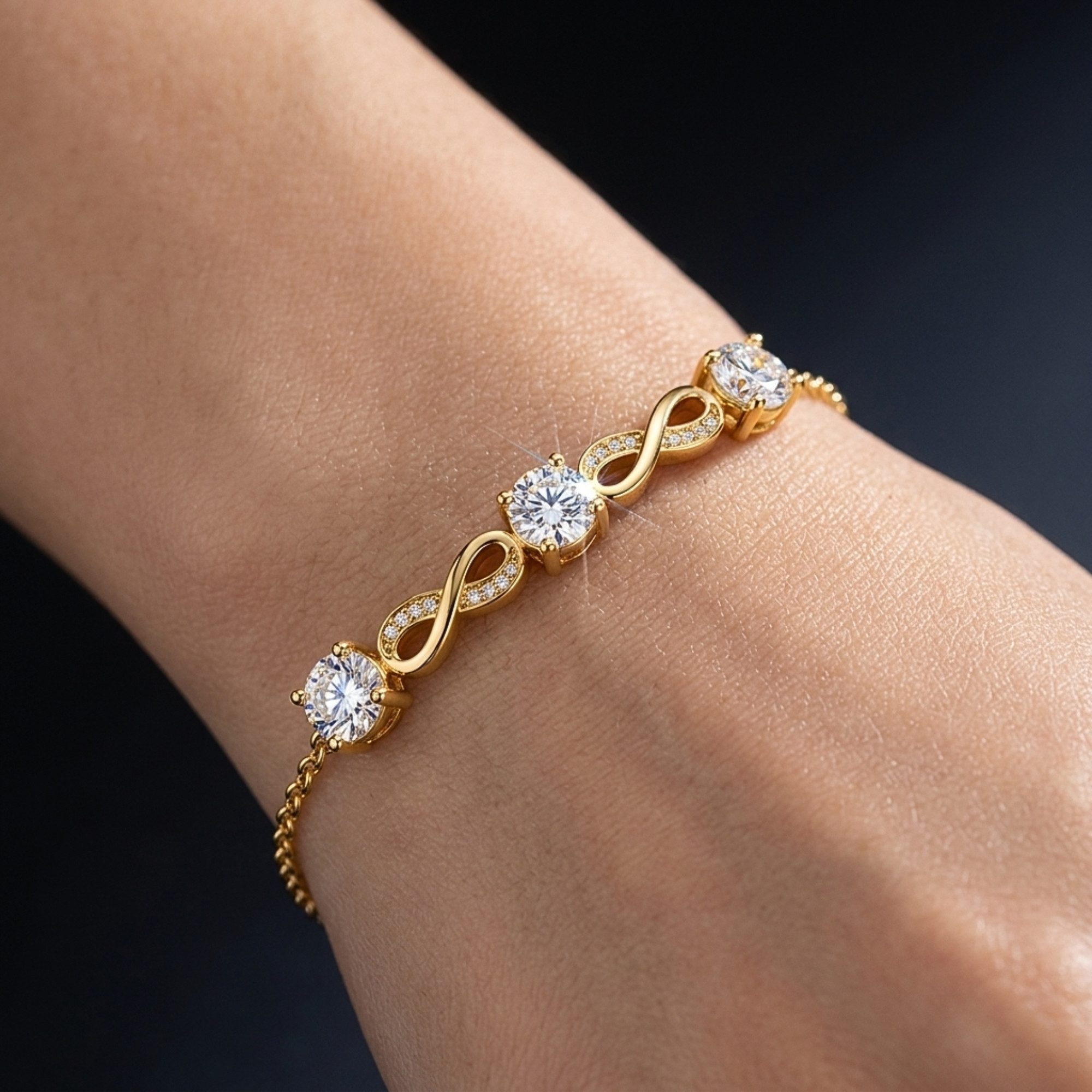 UNIQAL.de Silberarmband Damen 925 Sterling Silber mit Diamant Moissanit 1,50 Karat – INFINITY (Silberarmband mit 3 Moissanit Steinen und Infinity Design, 925 Sterling Silber weißgold oder 14K gold veredelt, inkl. Luxuriöse Schmuck Geschenkbox), Moissanit VVS1 Reinheit, GRA-Zertifikat, Armkette Geschenk für Damen