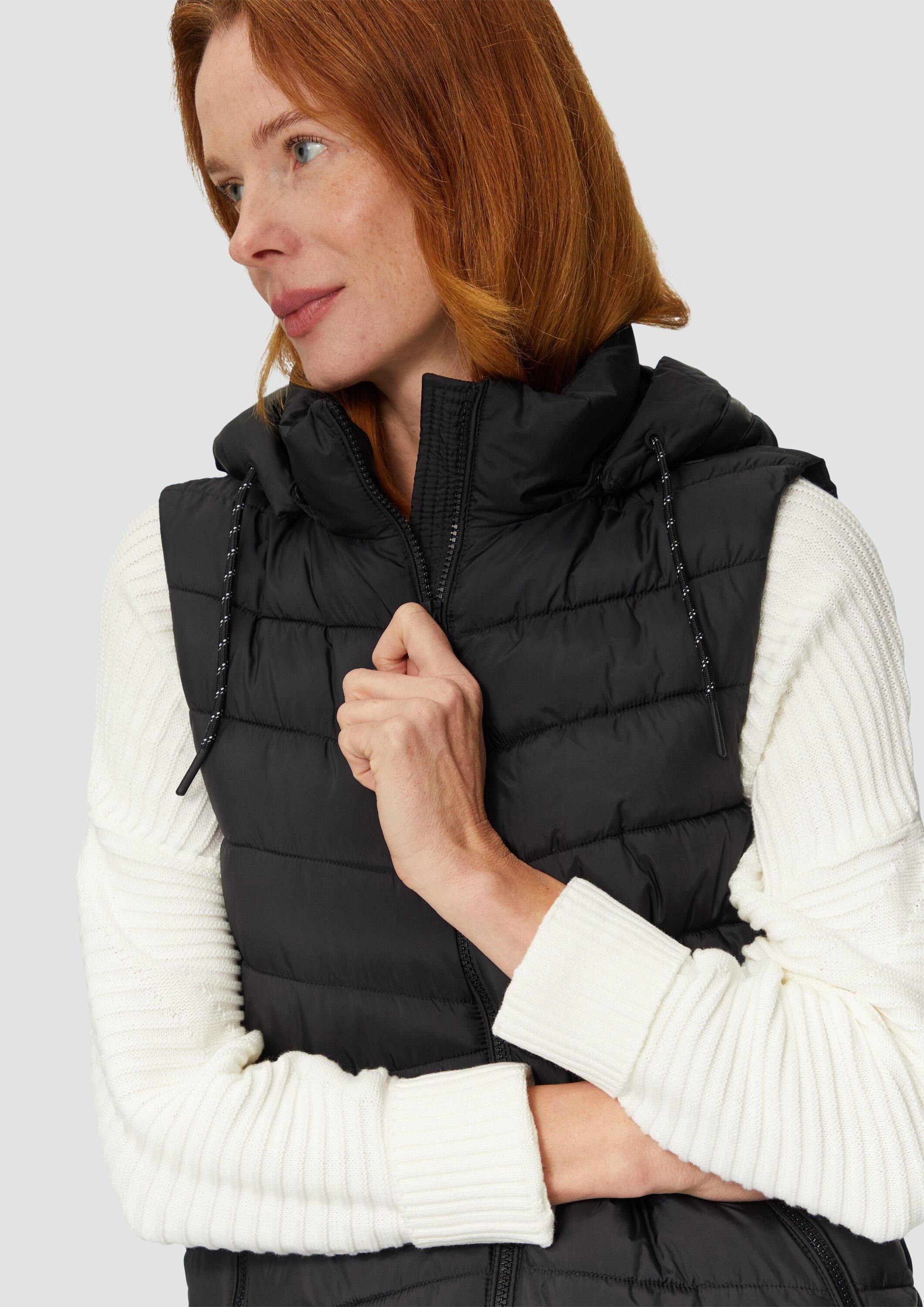 s.Oliver Outdoorjacke Outdoor-Weste Leichte Steppweste mit Logo-Kapuze