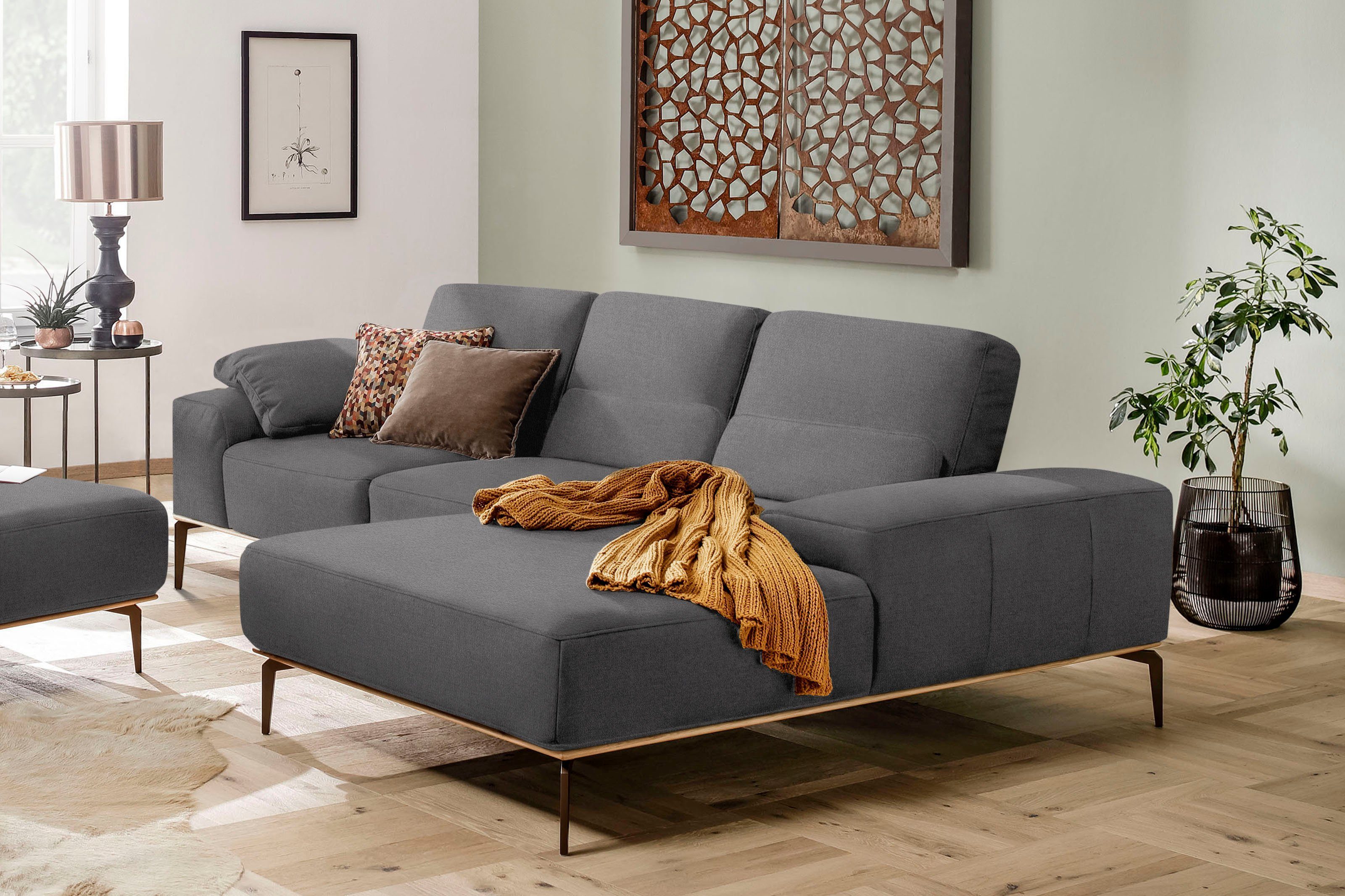 W.SCHILLIG Ecksofa run, Designsofa mit tollem Sitzkomfort, bequem, L-Form, mit Holzsockel, Füße in Bronze pulverbeschichtet, Breite 279 cm