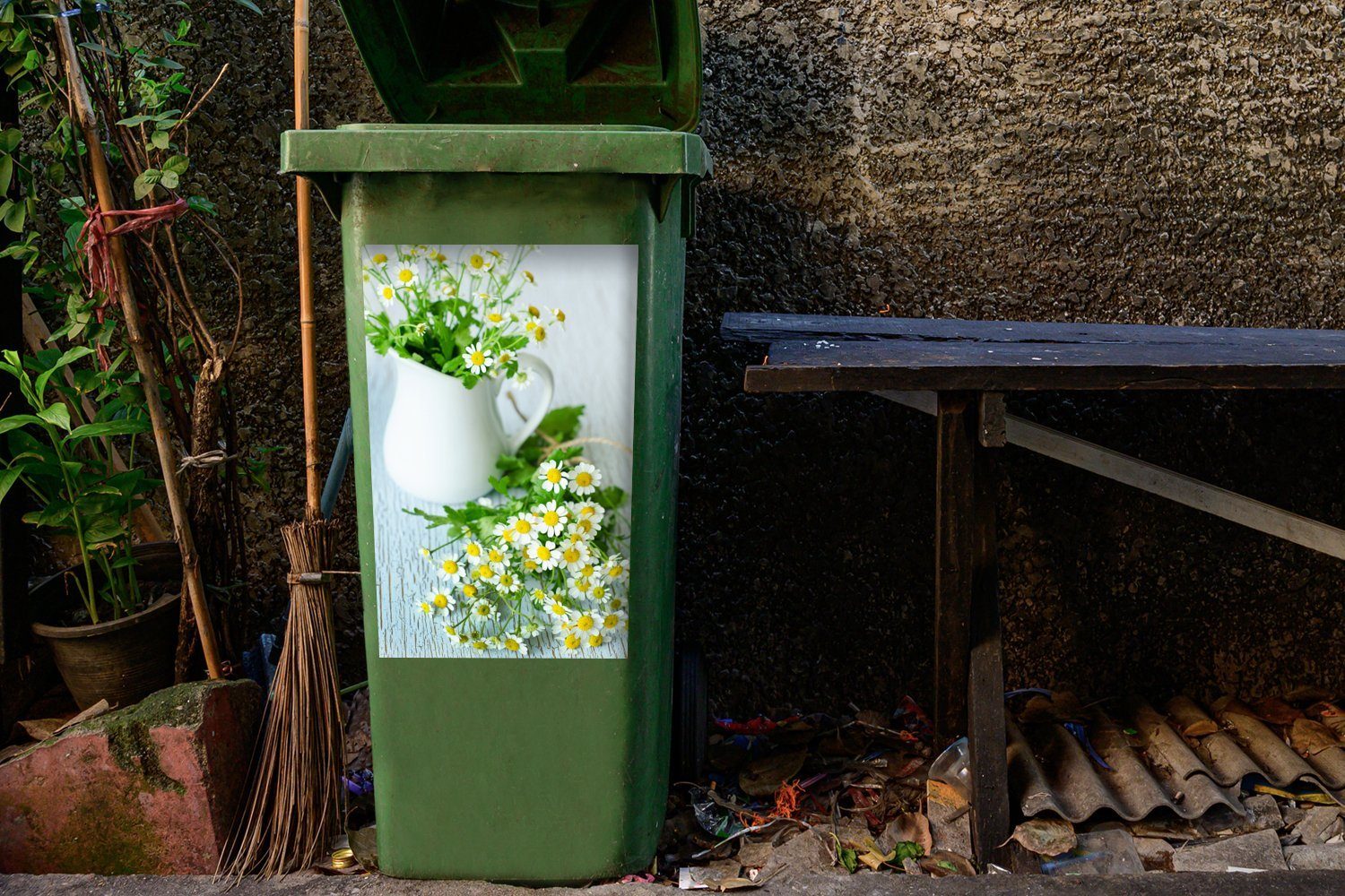 Kamillenblüten Mülleimer-aufkleber, Mülltonne, Abfalbehälter Container, MuchoWow Krug Wandsticker im (1 St), Sticker,