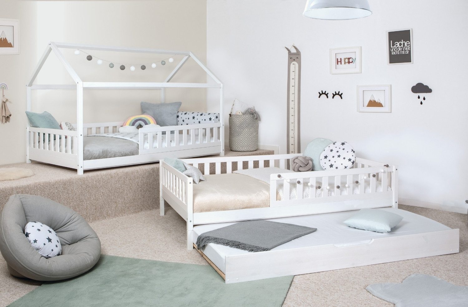 Ticaa Hausbett Duo mit Rausfallschutz und Zusatzbett aus Kiefer, Bodenbett 90x200, inkl. abnehmbarem Dach, mit Rollrost