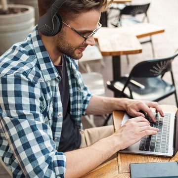 PowerLocus mit klarem Sound und tiefem Bass. Headset (mit leichtem Design: Hochwertige Materialien für Komfort und Langlebigkeit. Geräuschunterdrückung und superweiche Ohrpolster für langen Tragekomfort., mit Hi-Fi-Klang, den Sie hören möchten, Dynamische Audiolautsprecher)