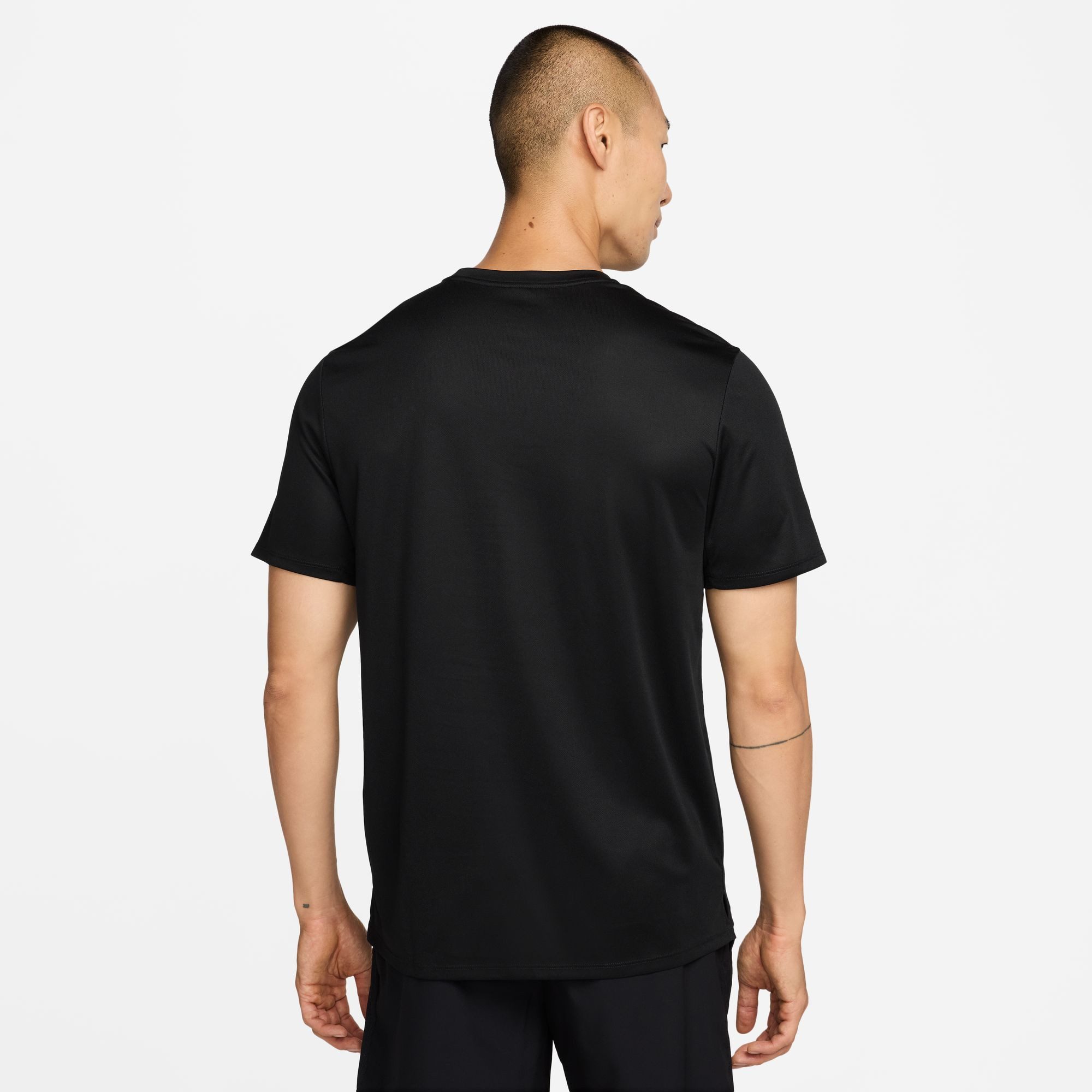 Nike Laufshirt M NK DF UV MILER SS mit reflektierenden Details, atmungsaktiv, schnell trocknend