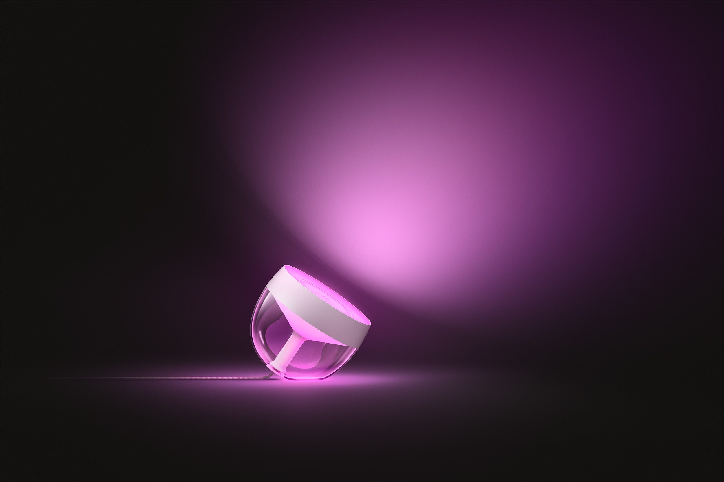 Philips Hue Smarte LED-Leuchte White & Color Ambiance Iris Tischleuchte weiß, Abschaltautomatik, Bluetooth, CCT - über Fernbedienung, Dimmfunktion, Farbsteuerung, Farbwechsel, Leuchtdauer einstellbar, Memoryfunktion, Nachtlichtfunktion, RGB, Smart Home, Timerfunktion, dimmbar über Fernbedienung, erweiterbar, mehrere Helligkeitsstufen, LED wechselbar, RGB