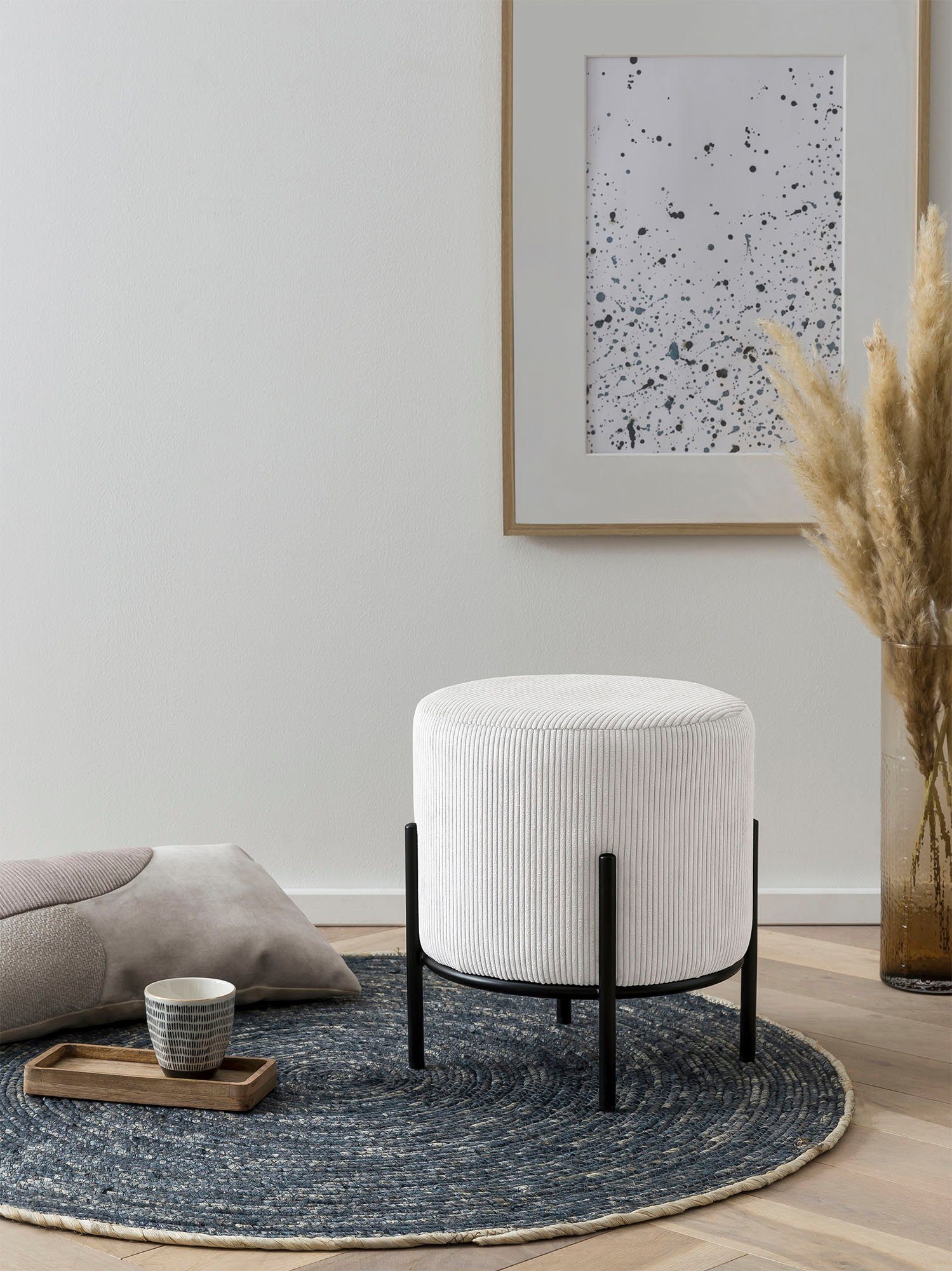 SalesFever Polsterhocker Komfortabler Polsterhocker, mit Design-Gestell aus schwarzem Metall