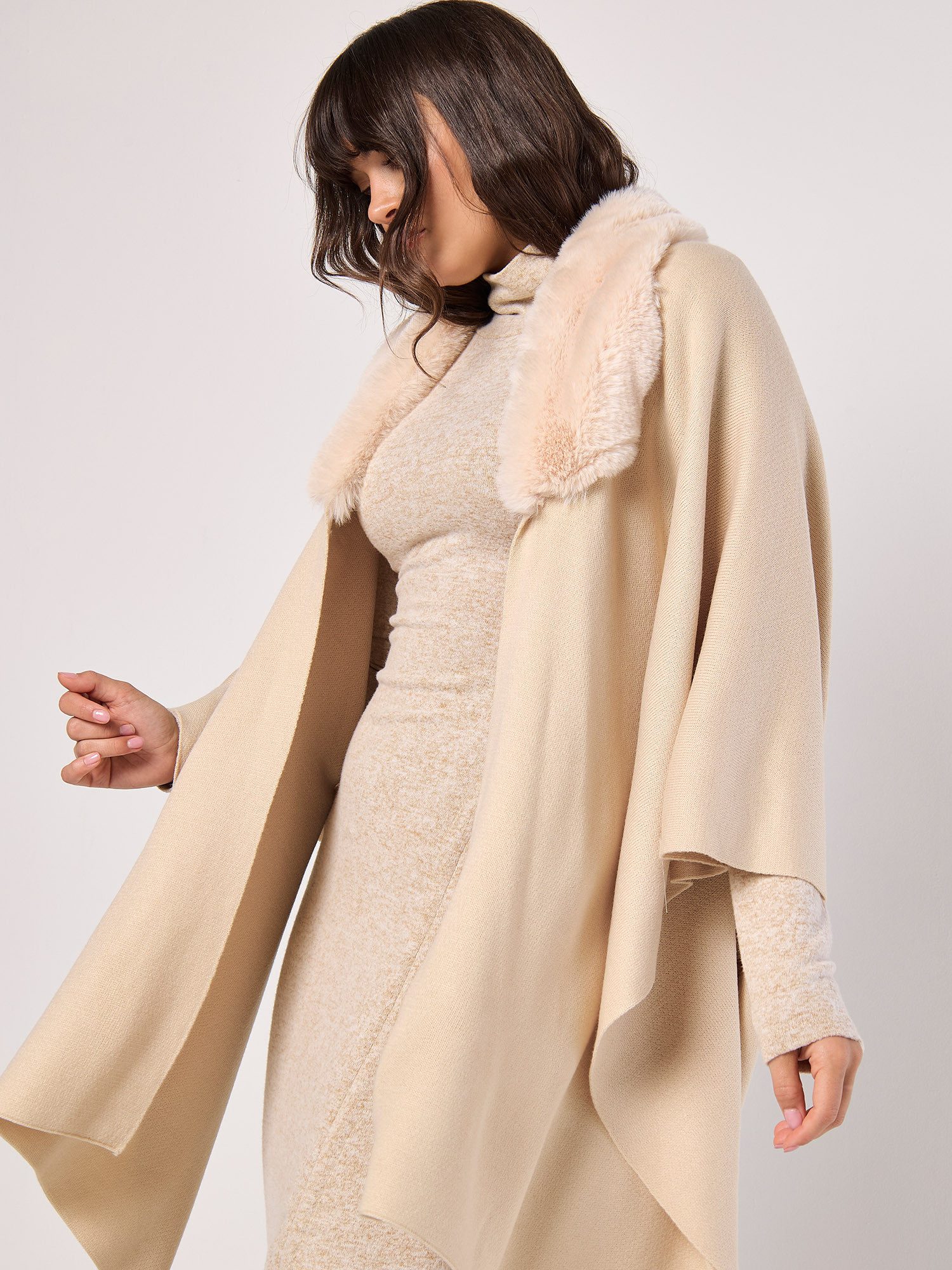 Apricot Poncho mit Kunstfell (mit Bindegürtel) mit Bindeband