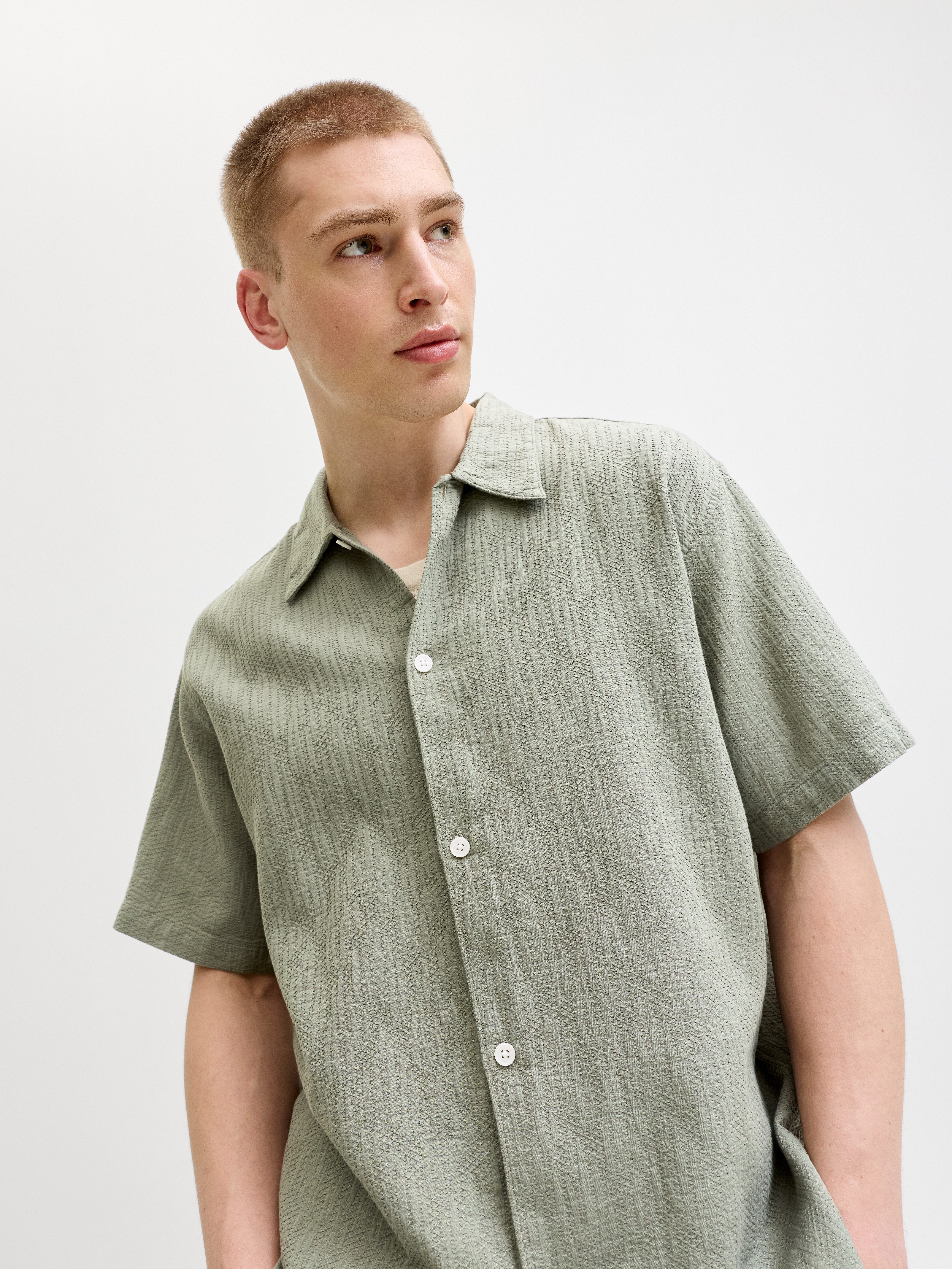 Jack & Jones Kurzarmhemd JORMONTAUK WAVY TEXTURE SHIRT SS SN Baumwolle, relaxed fit