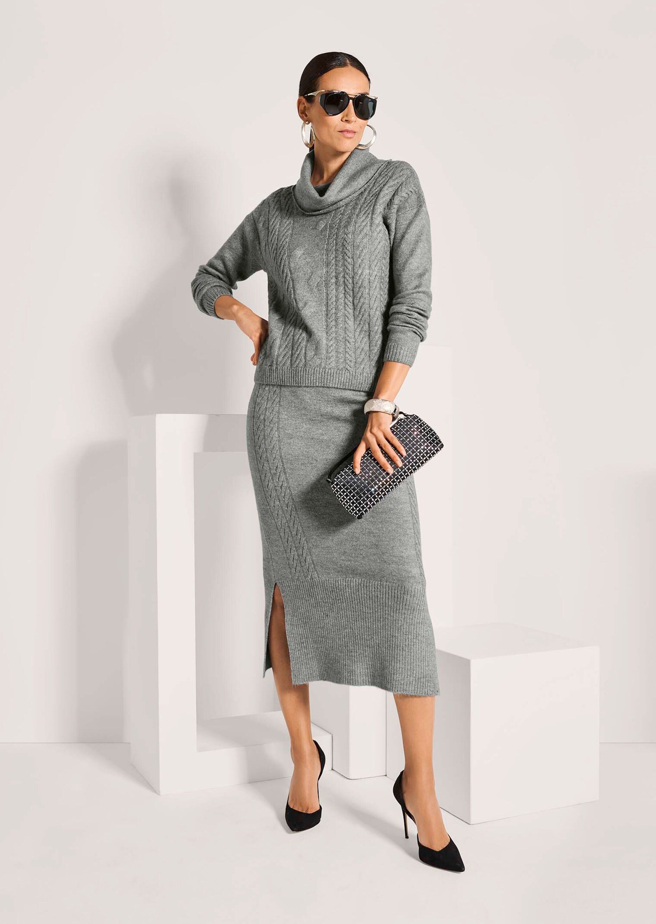 MADELEINE Strickpullover Stilvoller Viskosepullover mit Capuchon-Kragen Opulenter Winterpullover mit Zopfstrick und Langarm