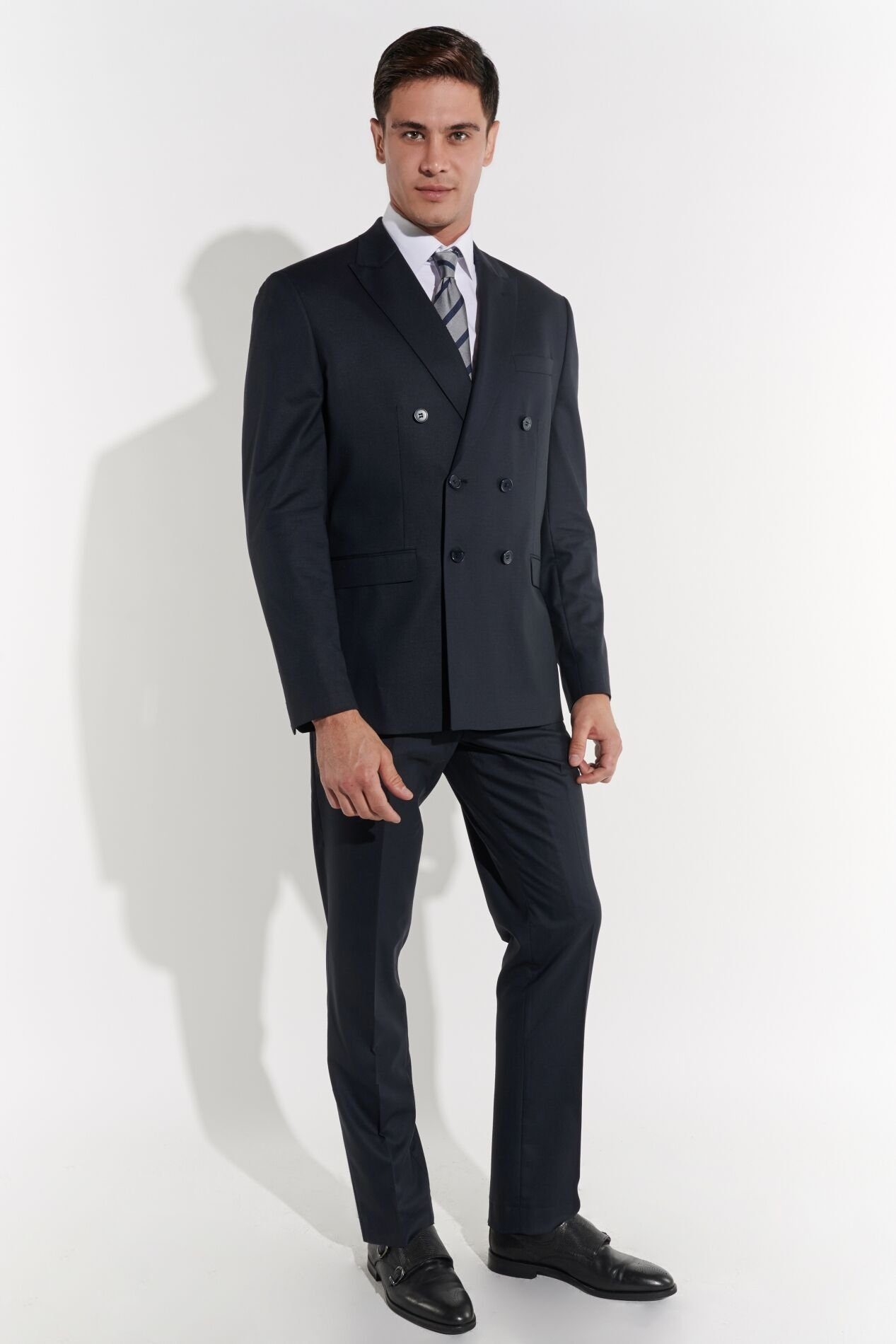 SteffenKlein Anzug (2-tlg), Zweireihiger Anzug mit eleganter Anzughose mit  einem schmalen Beinverlauf