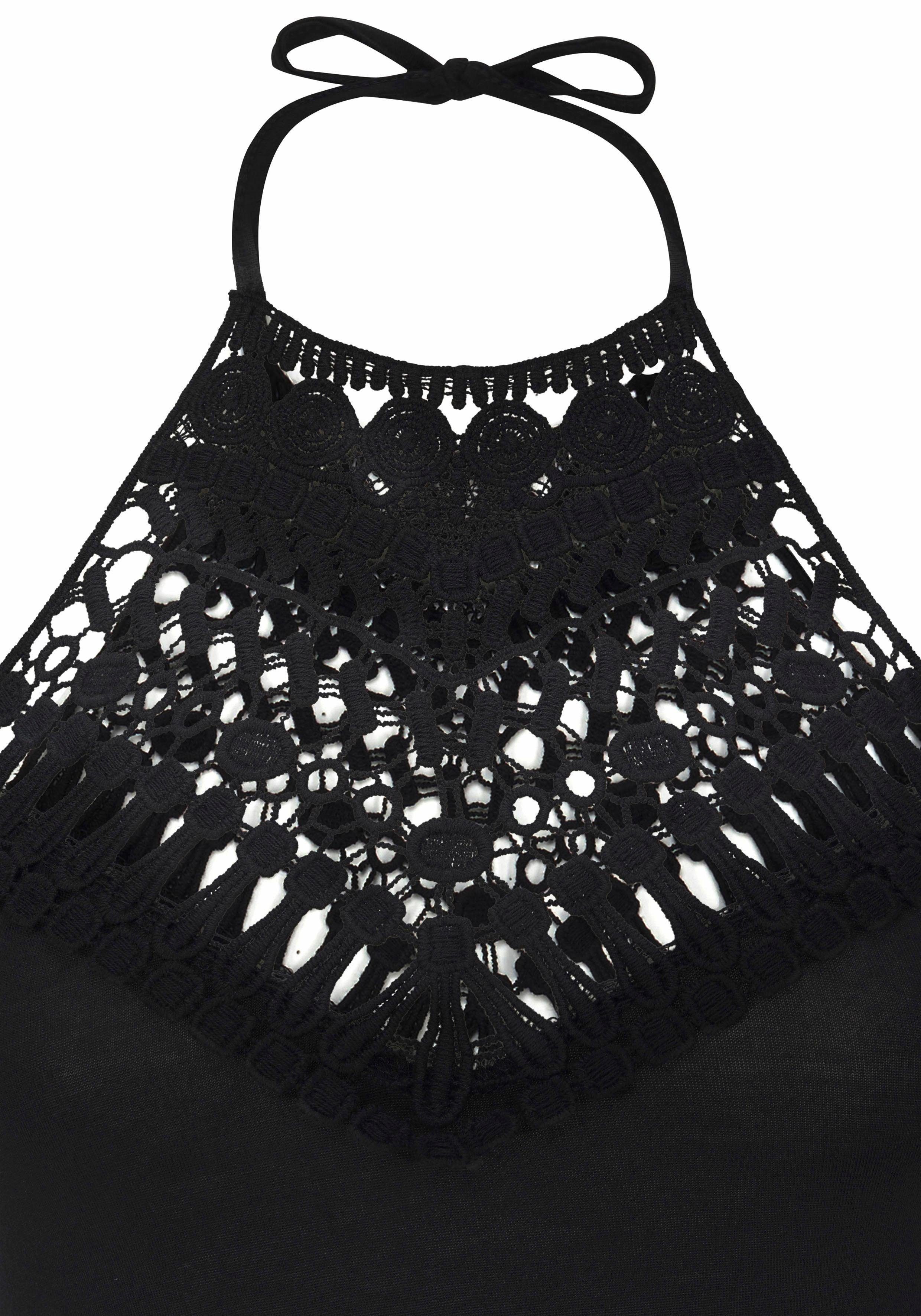 LASCANA Neckholderkleid mit Spitzeneinsatz aus Häkelspitze vorn Boho-Kleid, kurzes Sommerkleid, Strandkleid, Viskosekleid, Festival – Bild 5 von 5
