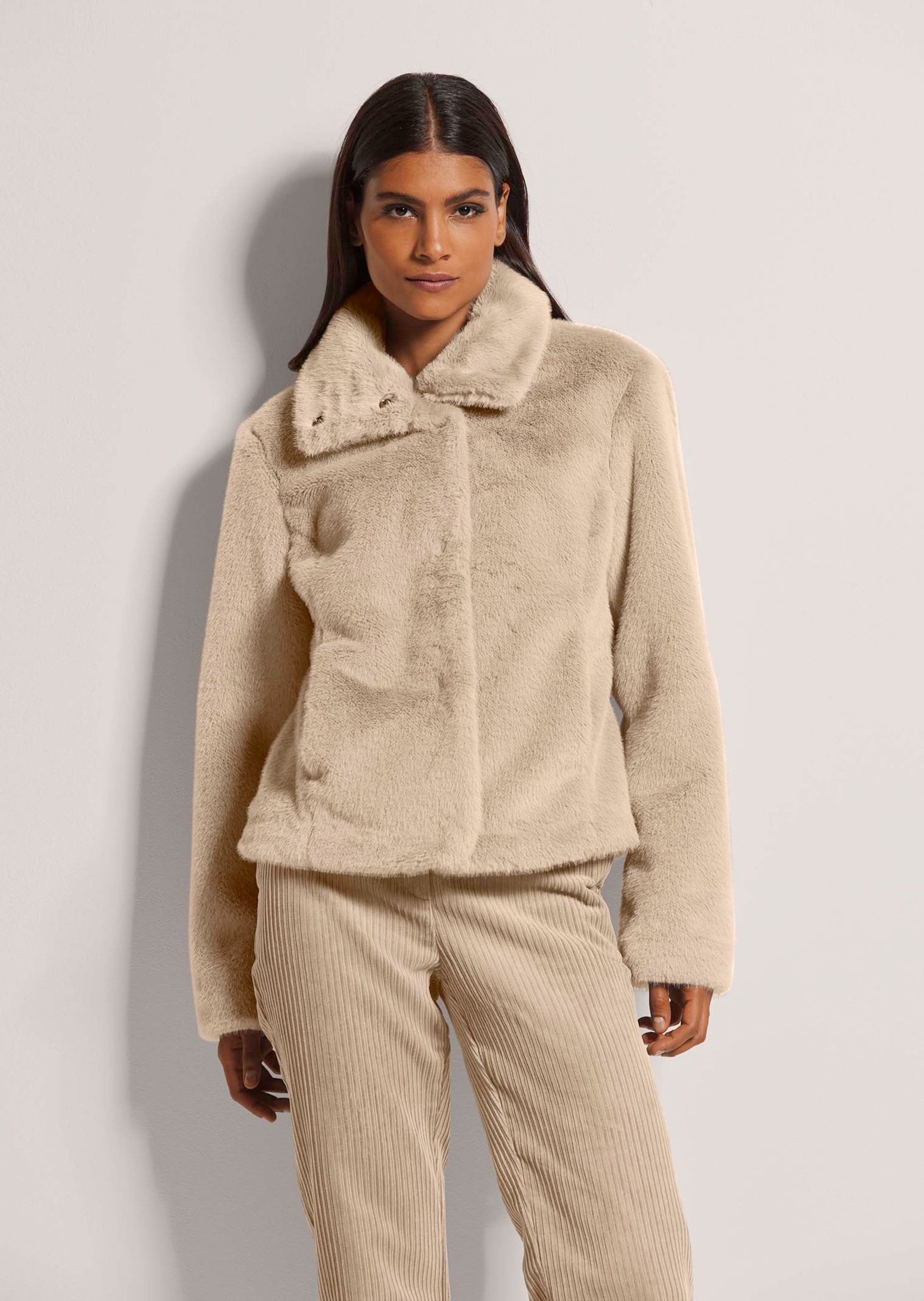 MADELEINE Outdoorjacke Webpelz-Kurzjacke mit Stehkragen Webpelzjacke mit verdeckten Druckknöpfen, Langarm, leicht gefüttert
