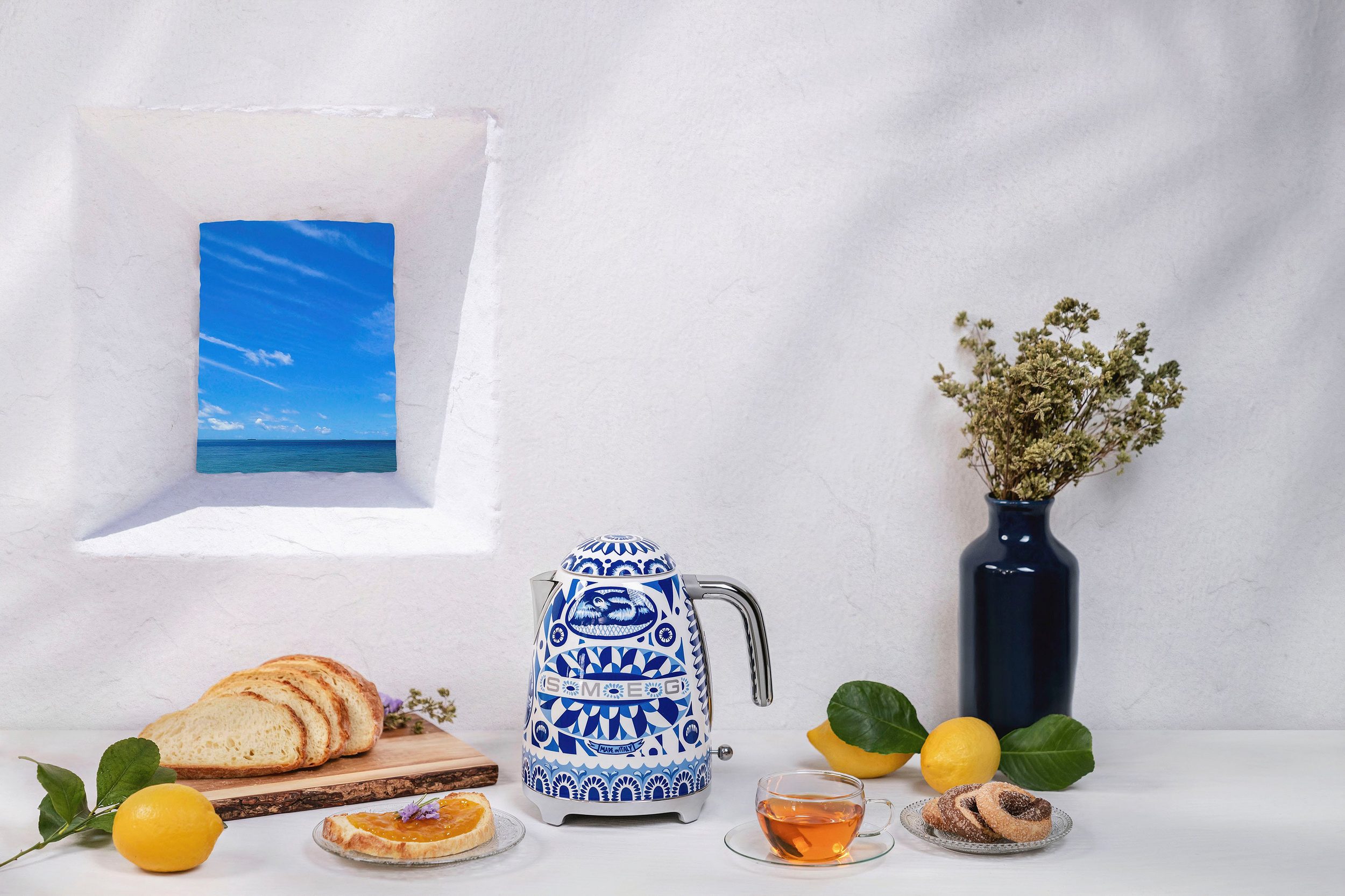 SMEG DOLCE & GABBANA Wasserkocher KLF03DGBEU, 1,7 l, 2400 W, Limited Edition Dolce & Gabbana Blue Mediterraneo