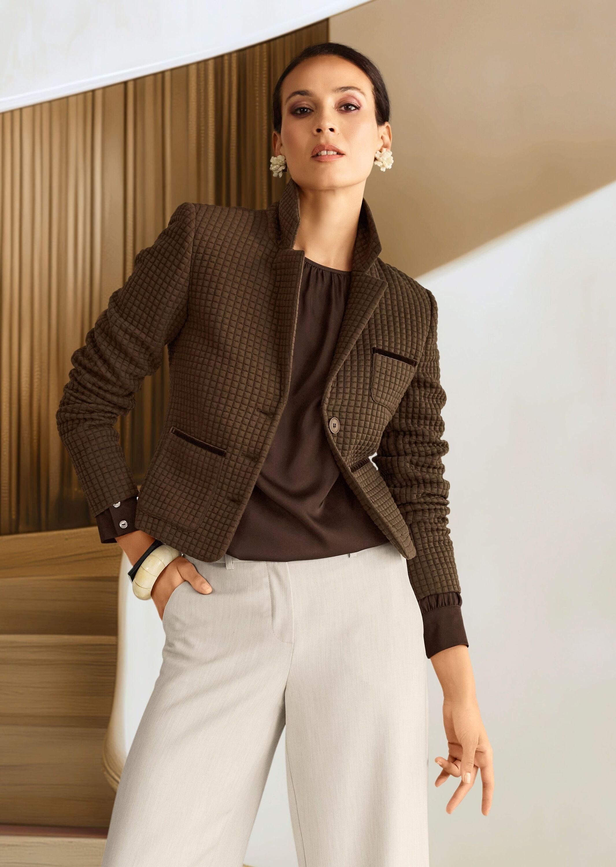 MADELEINE Kurzblazer Moderner Blazer mit Waffelstruktur Blazer mit einreihiger Knopfleiste, Reverskragen und langen Ärmeln