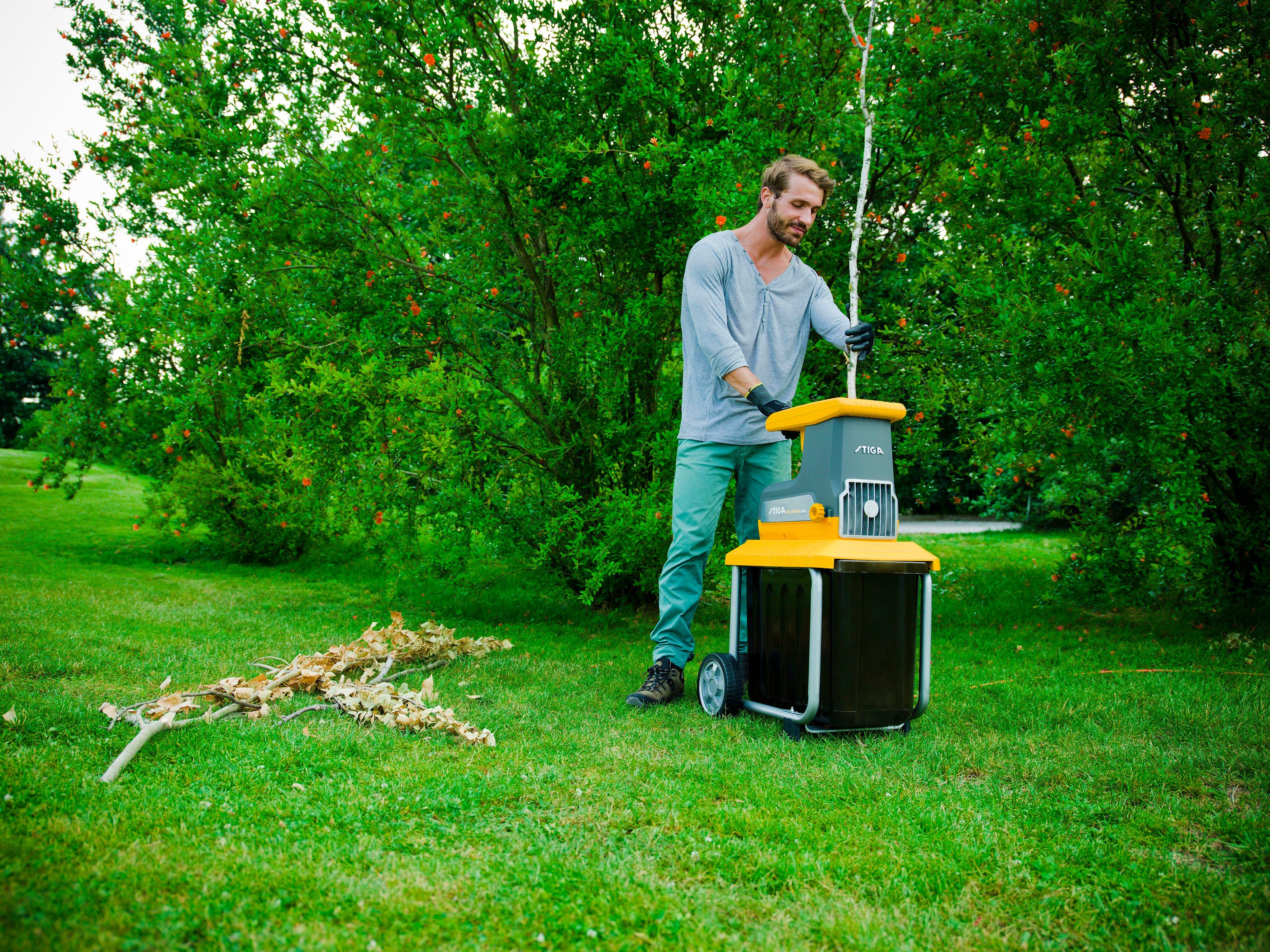 STIGA GARDEN Leisehäcksler Bio Silent 2500, 4 cm max. Astdurchmesser, 2500 W, leise Walzentechnik, mit Stopfer und Rücklauffunktion