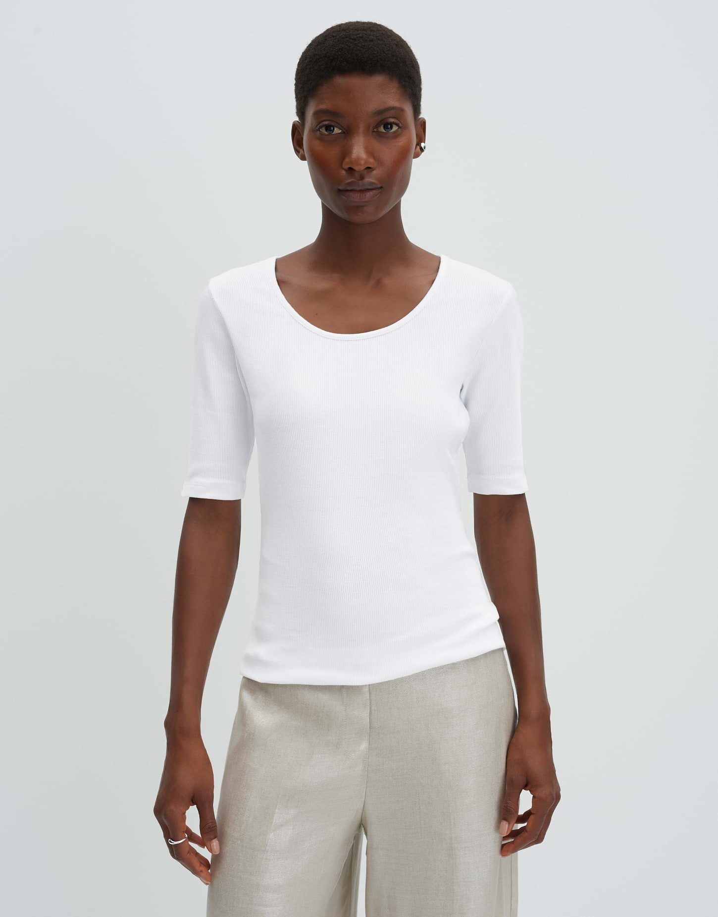 someday Kurzarmshirt Kladena aus Rippjersey Tiefer Rundhals, figurbetonter Everyday-Klassiker