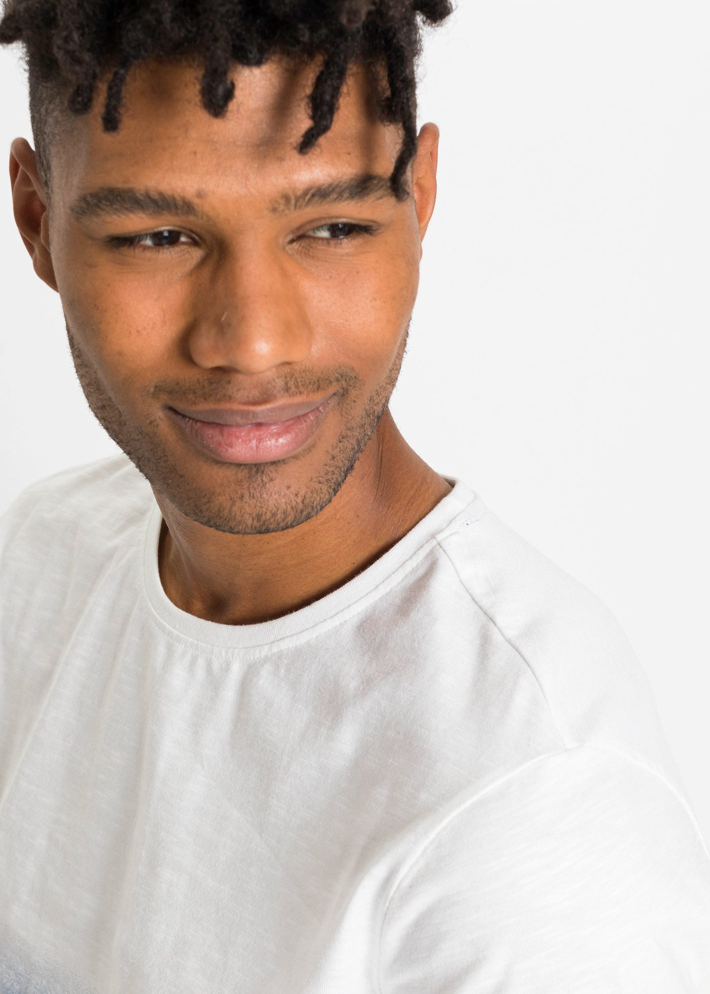 bonprix T-Shirt (1-tlg) Slim Fit Passform, Kurzarm, atmungsaktives Jersey-Material