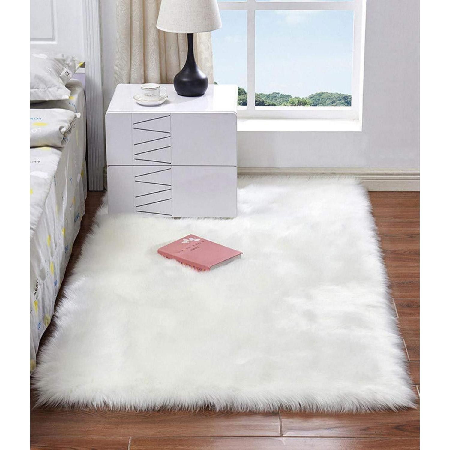 LuxusKollektion Hochflor-Teppich Bettvorleger Kunstfell 60x120cm weiß, rechteckig, Höhe: 65 mm