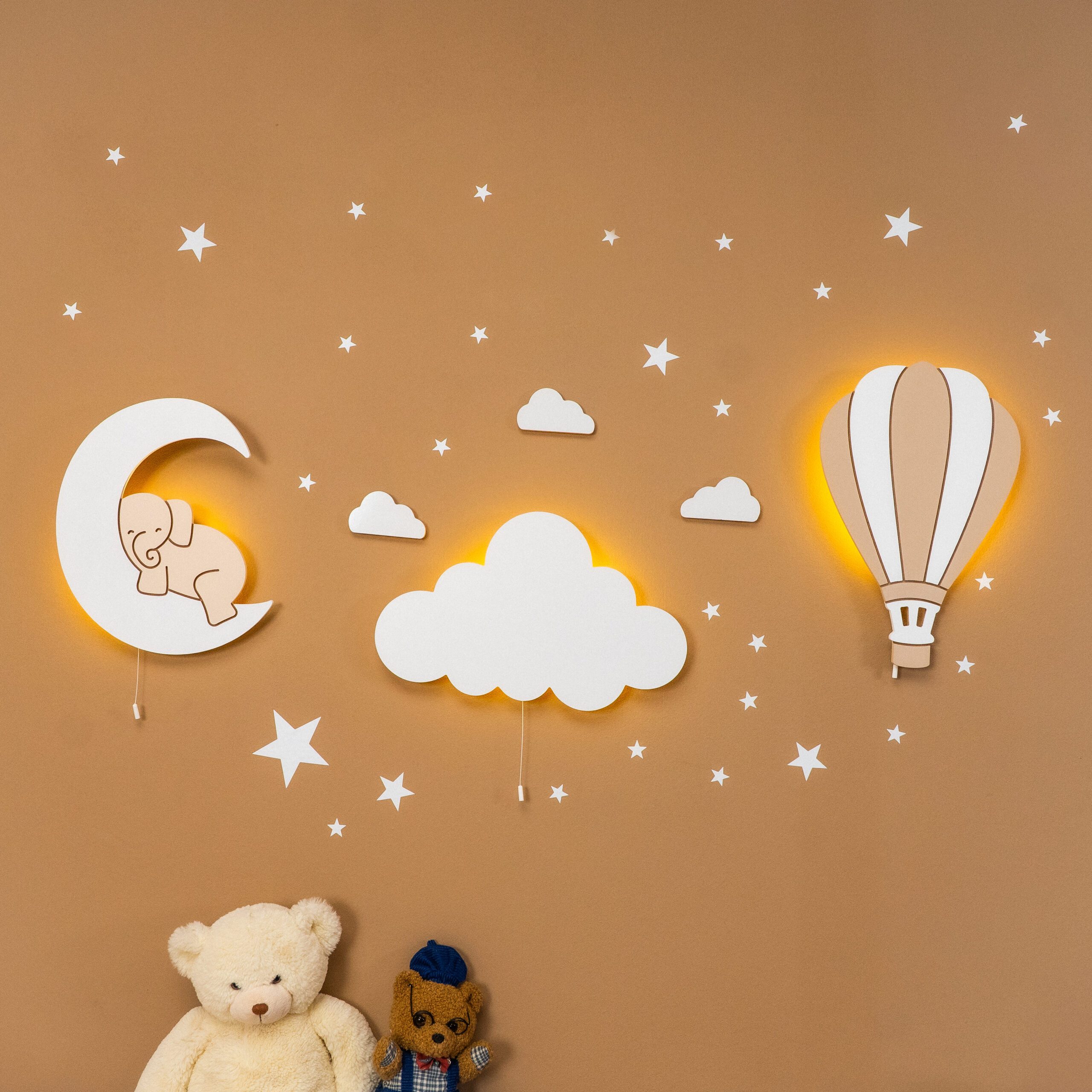 COZYCOLLECTIONS LED Wandleuchte Handbemaltes LED-Wandnachtlicht „Elefant auf dem Mond“ in Holzoptik, LED, Warmweiß, Montessori-Design: ruhige Formen, warmes LED, kabellos