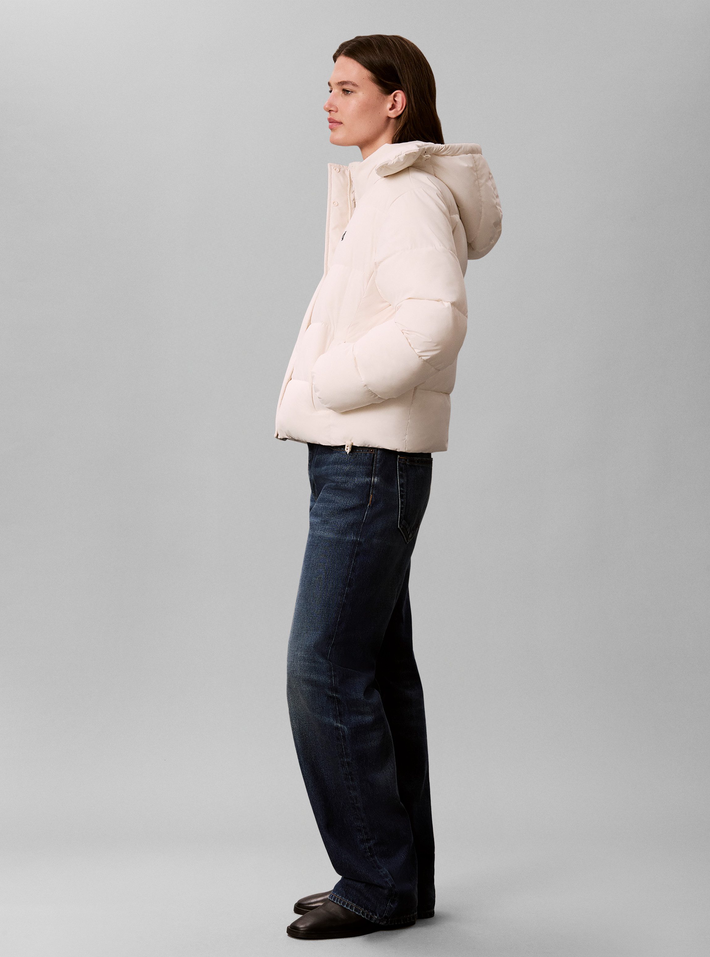 Calvin Klein Jeans Steppjacke abnehmbare Kapuze, kurze Form, verdeckter Reißverschluss – Bild 4 von 5