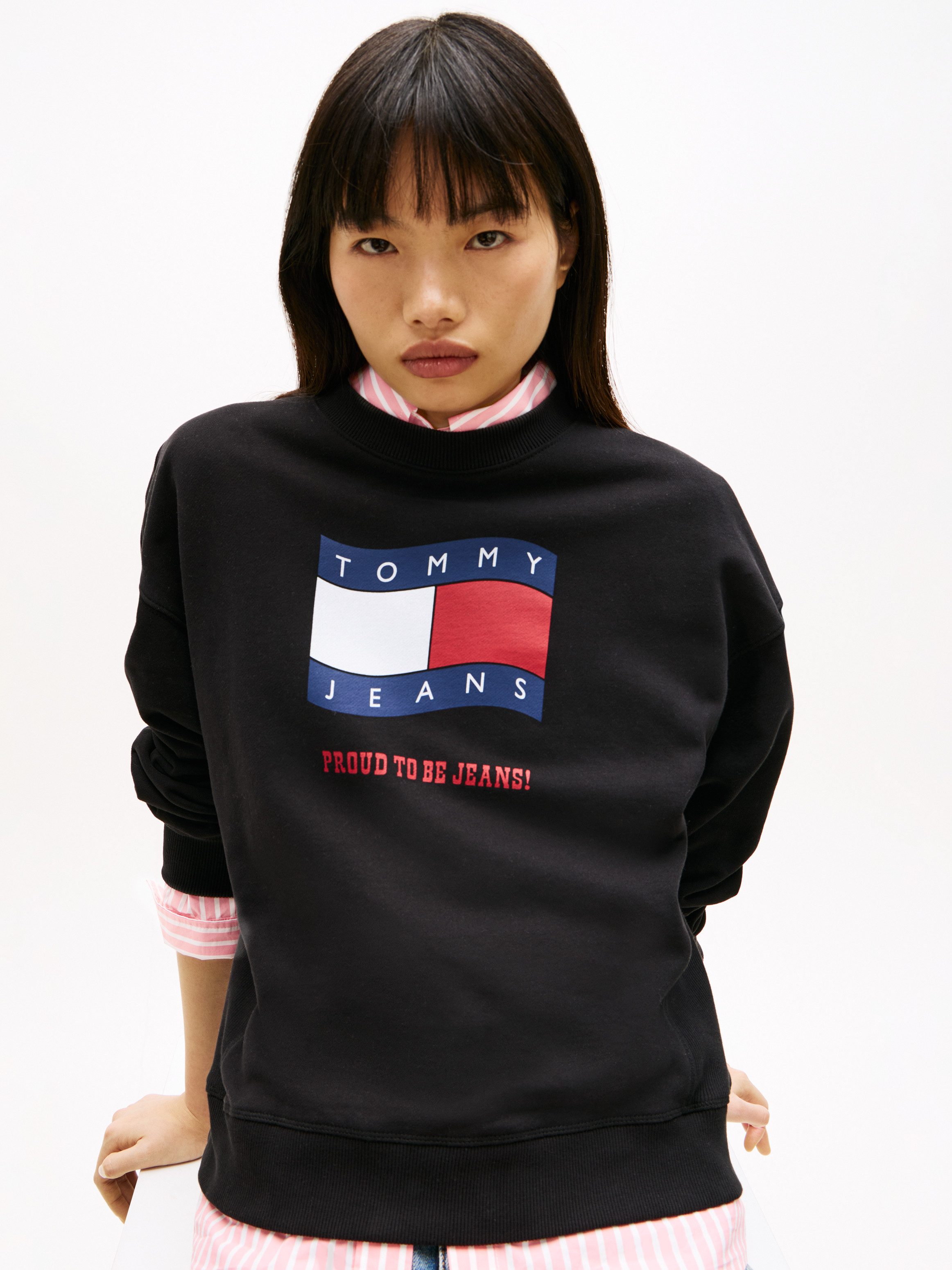 Tommy Jeans Sweatshirt TJW BXY WAVY FLAG CREW EXT Boxy Fit mit Rundhals