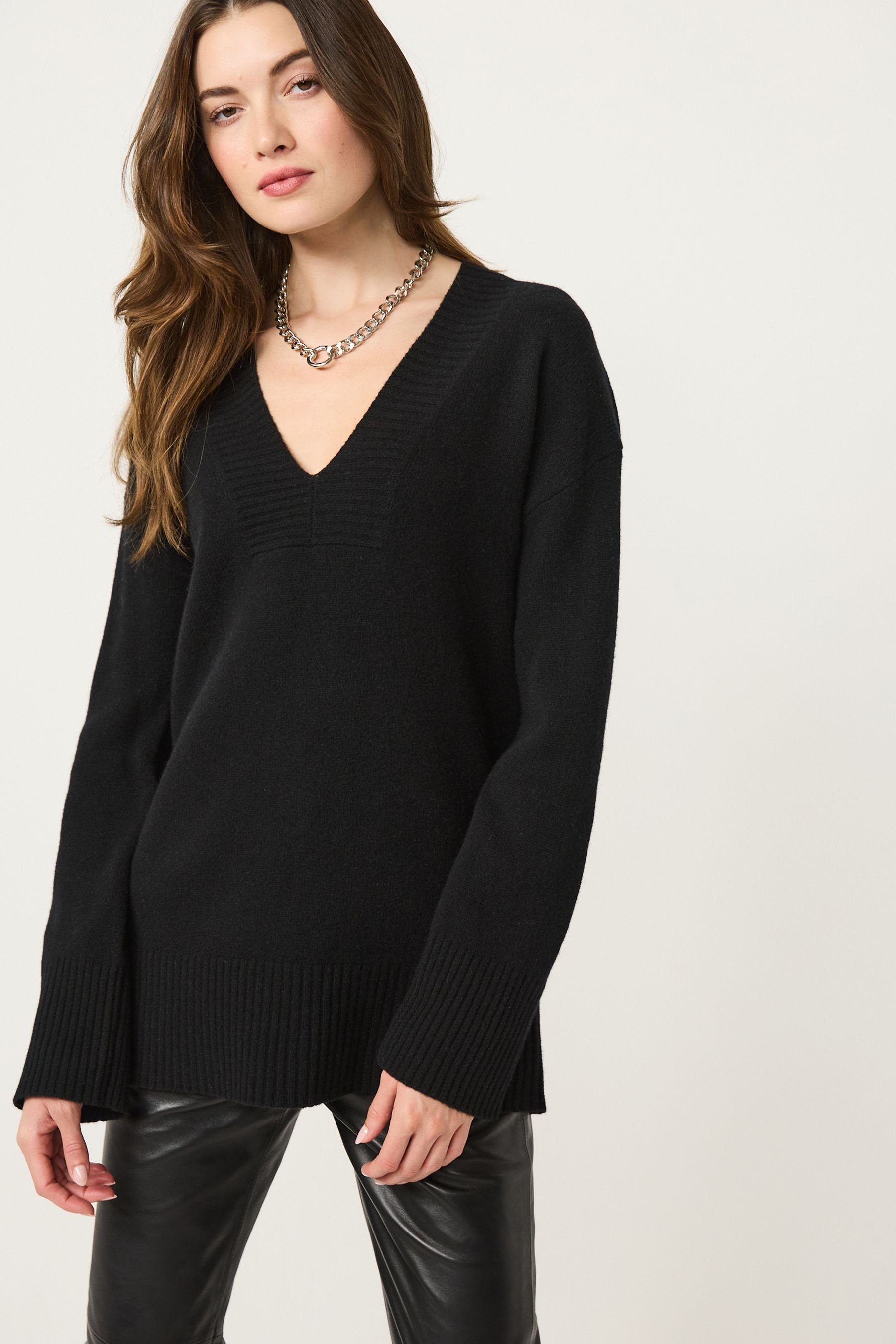 mit Next 100 % Wolle V-Ausschnitt (1-tlg) Premium-Pullover Black V-Ausschnitt-Pullover