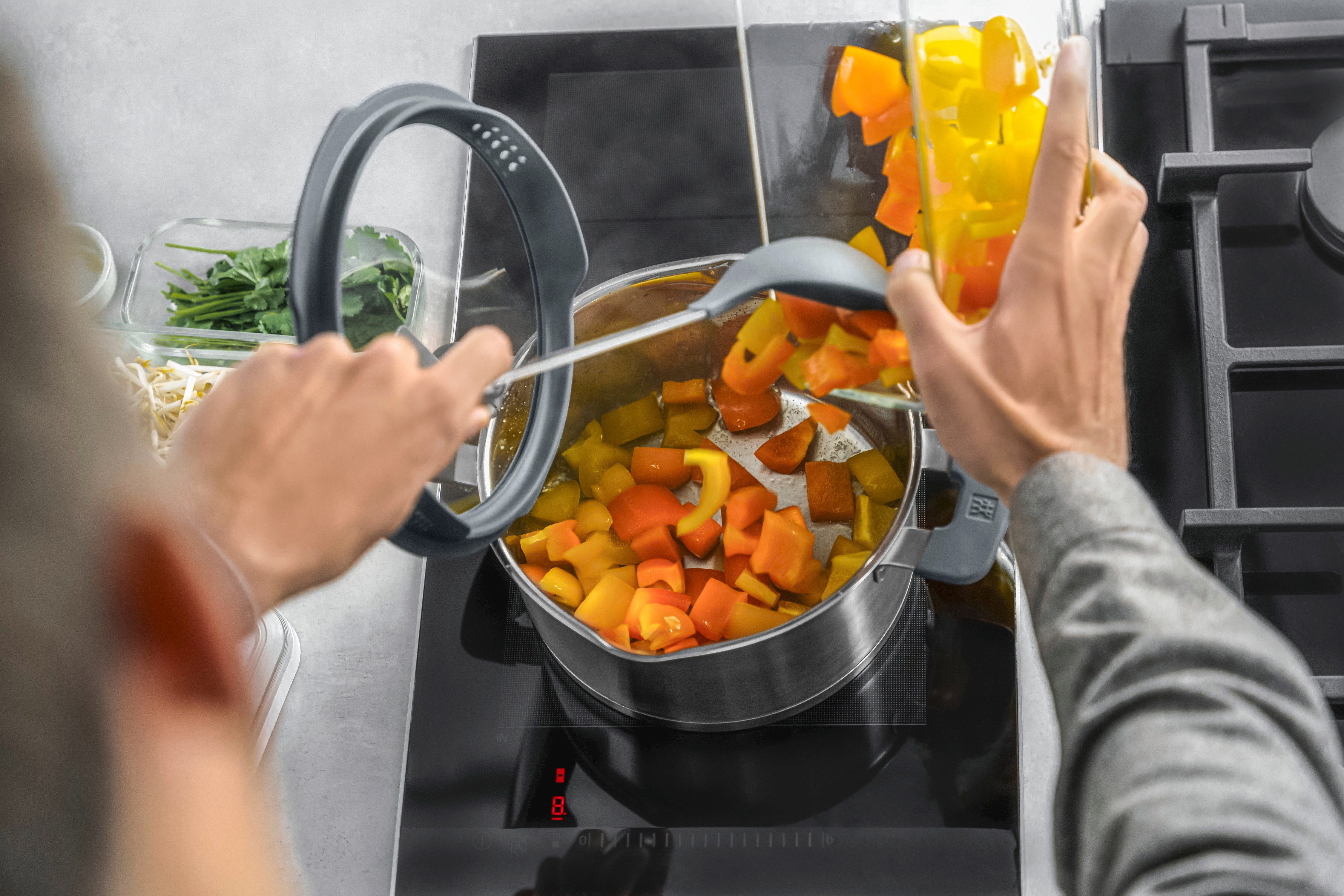 Zwilling Topf-Set Simplify, Edelstahl (Set, 4-tlg), 18/10 Edelstahl, integriertes Sieb im Deckel, Induktion, 4-tlg.