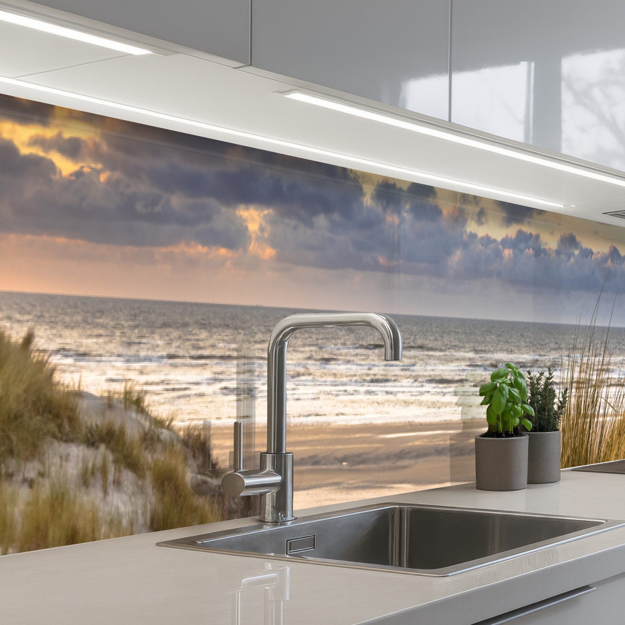 KitchenYeah Küchenrückwand selbstklebend Strand - Düne - Gras - Sonnenuntergang - Meer, (1-tlg), Küchenspritzschutz, Küche, Rückwand, Küchenwand, Wandschutz, 350x60 cm