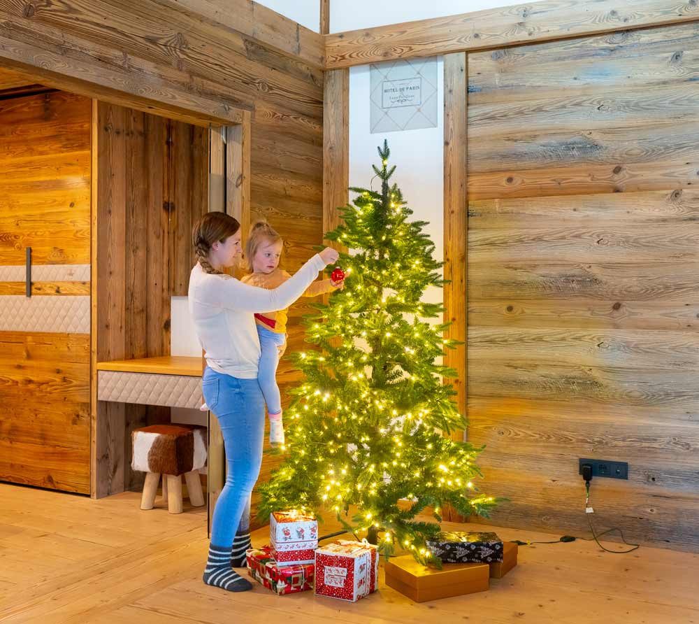 Evergreen Classics Künstlicher Weihnachtsbaum Sherwood Fichte, LEDs, Nadeln aus PE und PVC