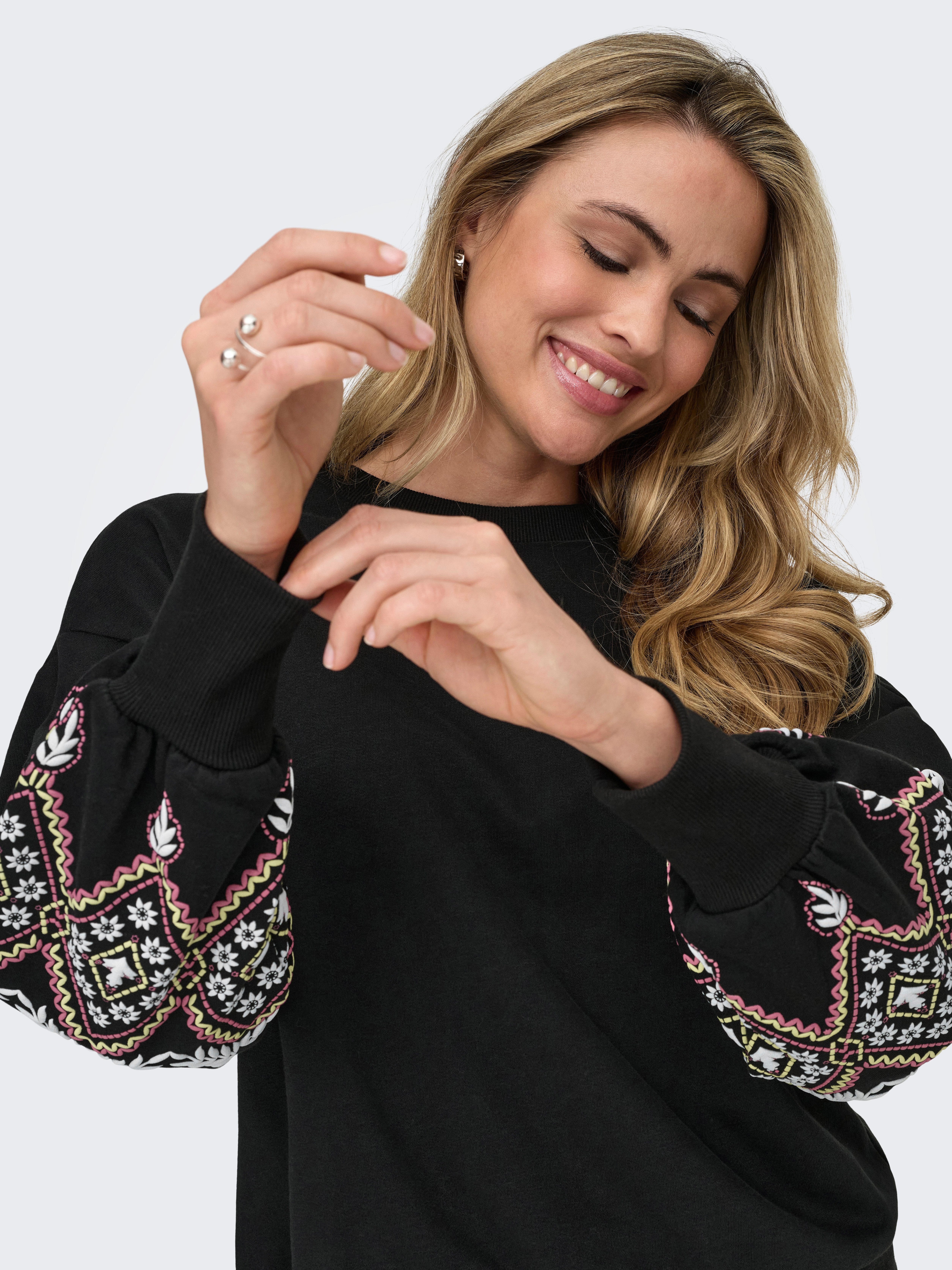 ONLY Sweatshirt ONLBROOKE L/S O-NECK FLOWER SWT Baumwollmischung, regular fit