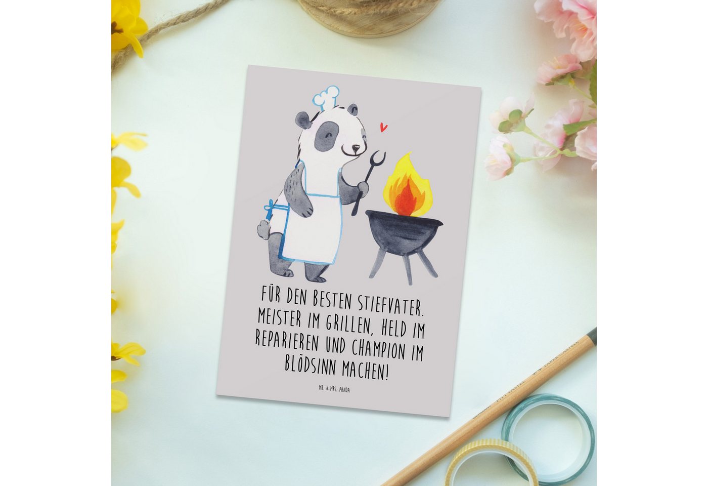 Thumbnail - Mr. & Mrs. Panda Postkarte Bester Stiefvater - Grau Pastell - Geschenk, Einladungskarten Geburts
