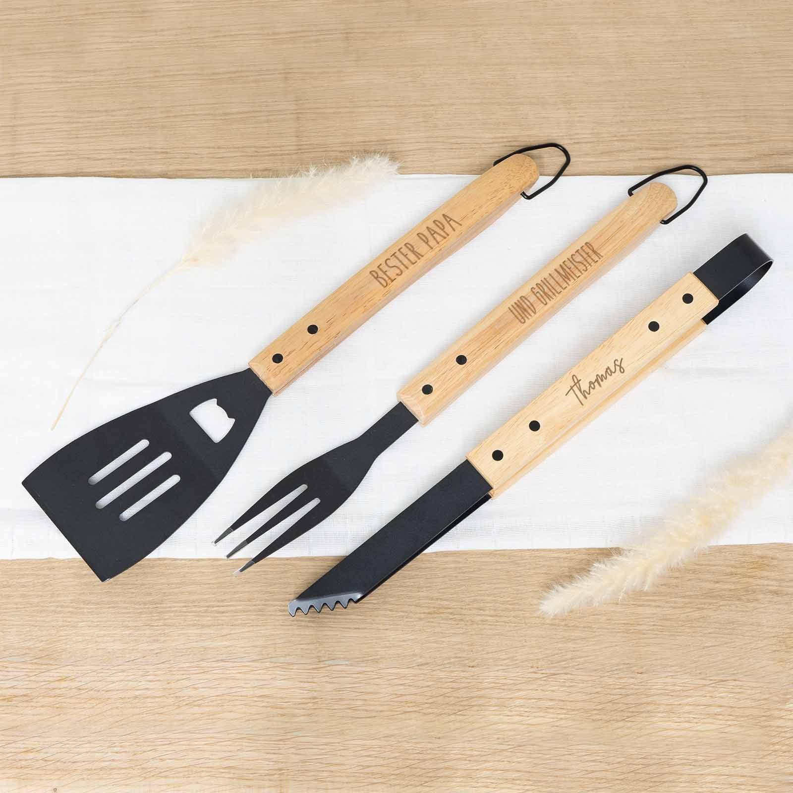 hellomini Grillbesteck-Set Grillbesteck Set "Arne" Geschenk zum Vatertag, (3 tlg), Personalisierbar mit Namen, Grillzange, Fleischwender, Gabel