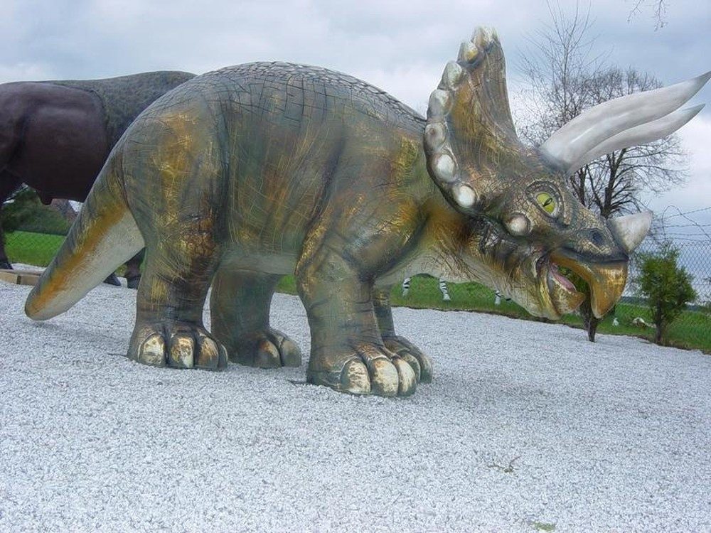JVmoebel Tierfigur Dinosaurier Statue aus Polyresin in detailreicher Ausführung, Made in Europa
