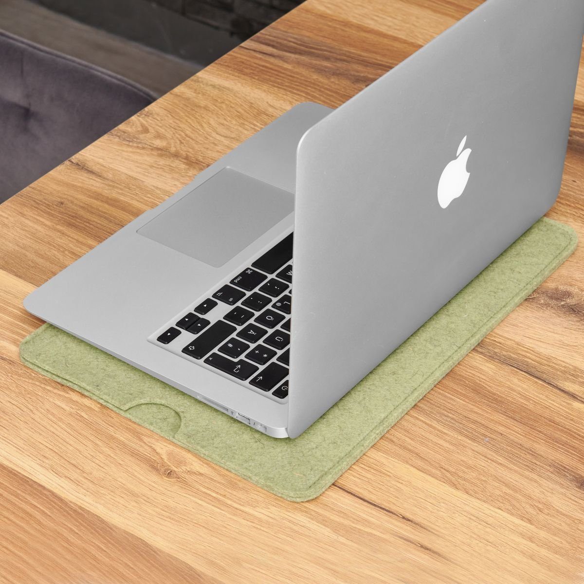 Handmade 13,6" Apple Case, Filz CoverKingz Hülle Air in Grün (M2) MacBook Made Germany 100% Tasche Schurwolle, für Laptoptasche