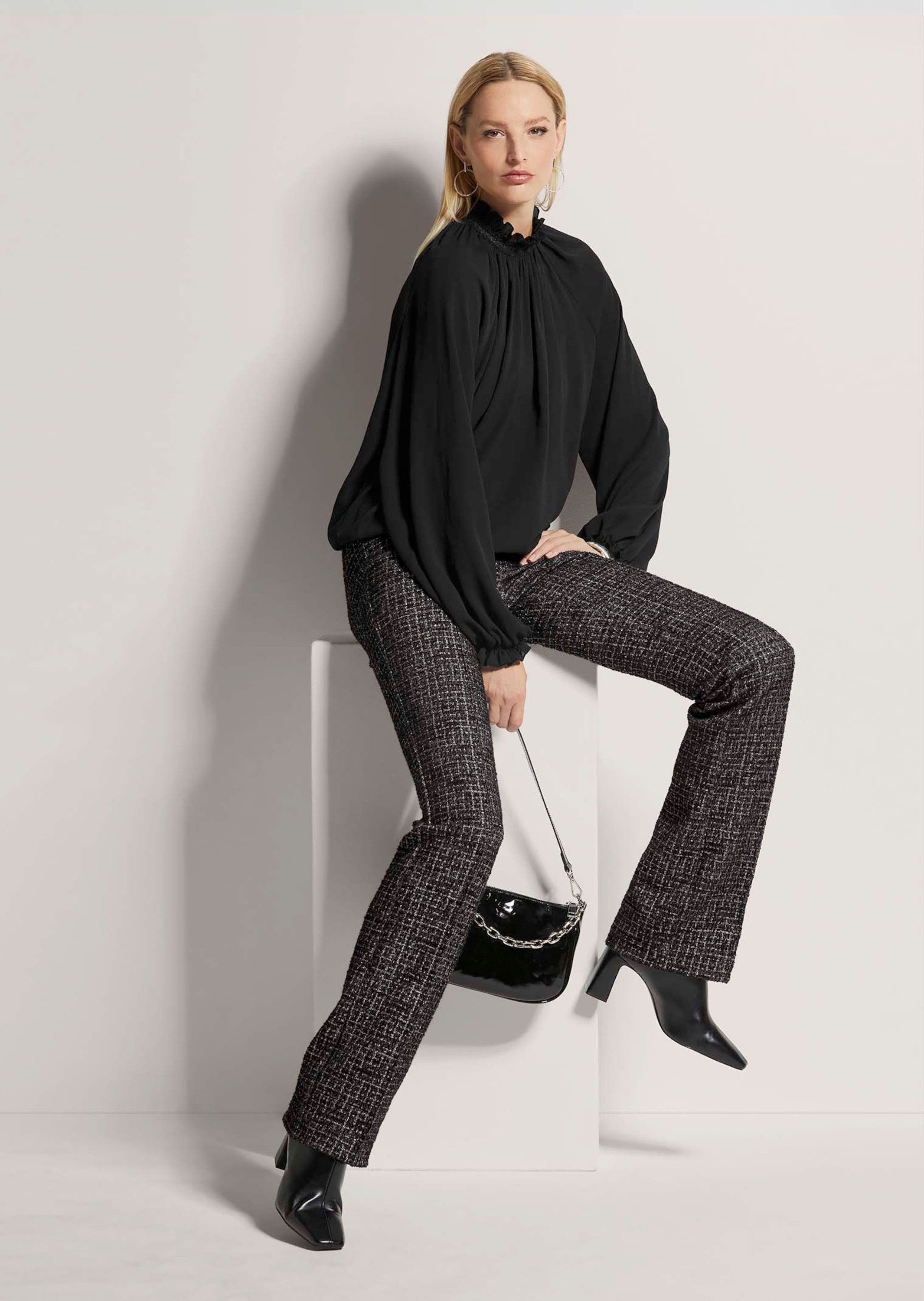 MADELEINE Langarmbluse Elegante Bluse mit Stehkragen, Uni Uni-Design mit Stehkragen und rückseitigem Knopfverschluss