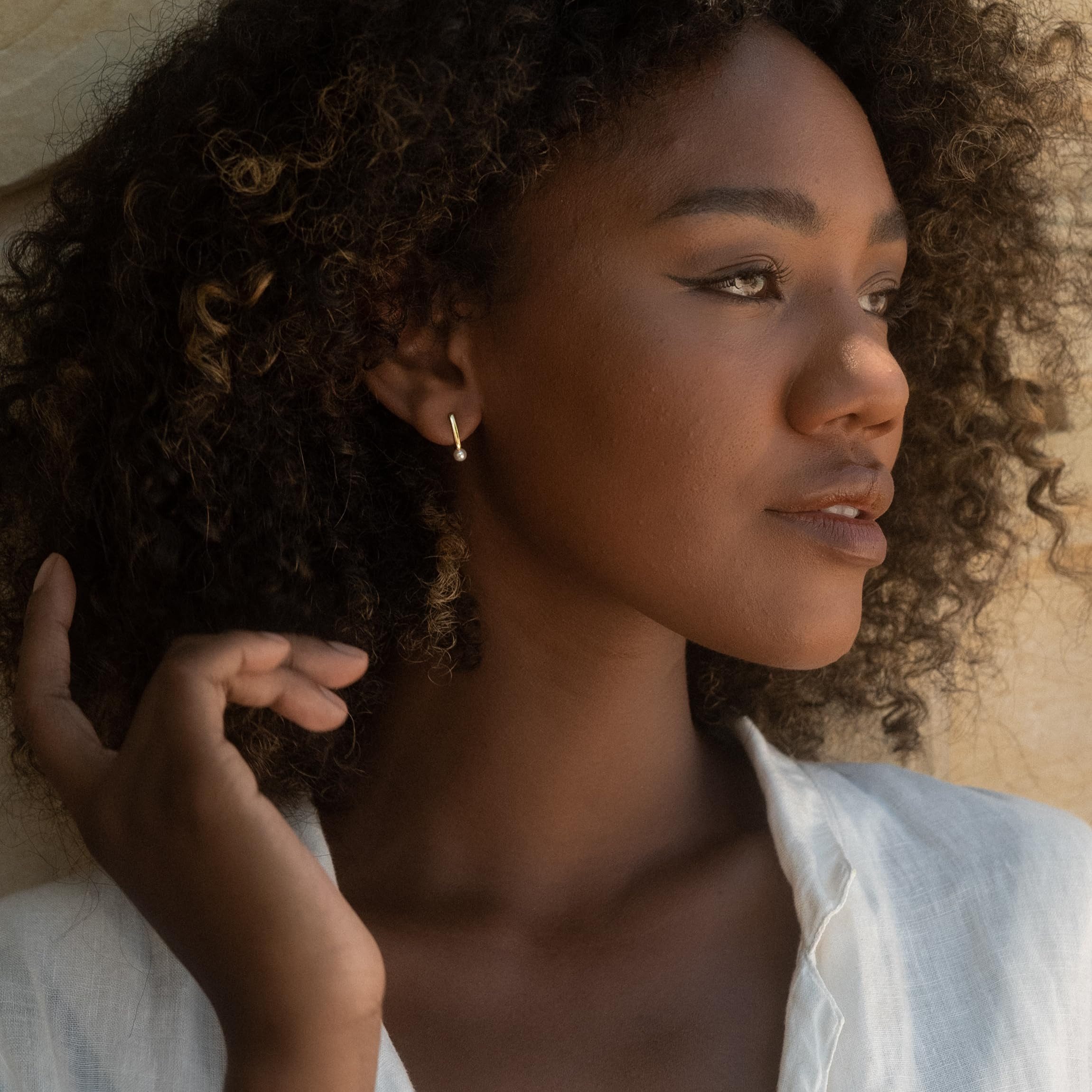 Made by Nami Perlenohrringe Gold mit Süßwasserperlen aus 925 Sterling Silber, Geschenke für Frauen Wasserfester Schmuck