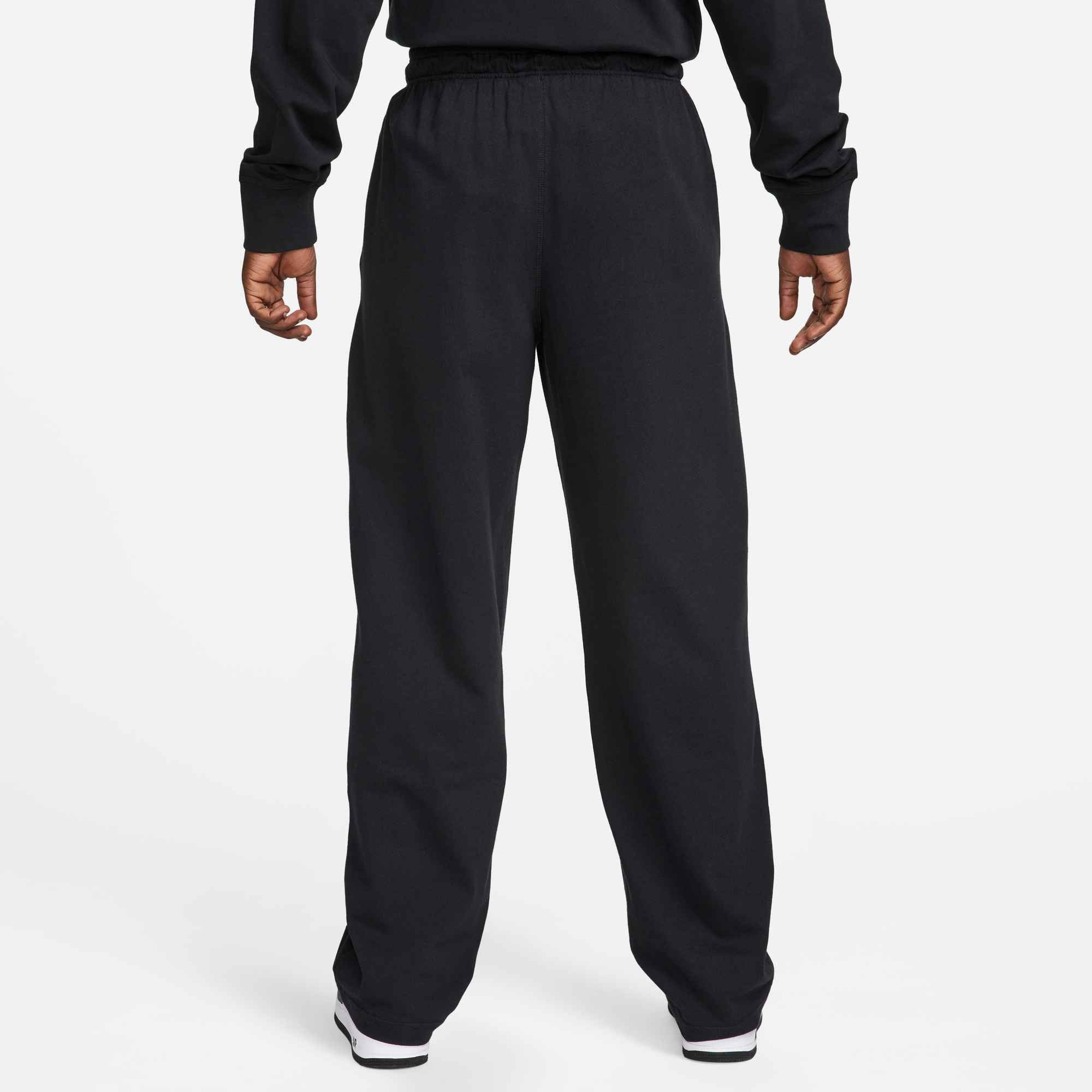 Nike Sportswear Sporthose Nike Sportswear Club Men's Knit Open-Hem Pants mit Logostickerei, mit Eingrifftaschen, mit Kordelverschluss