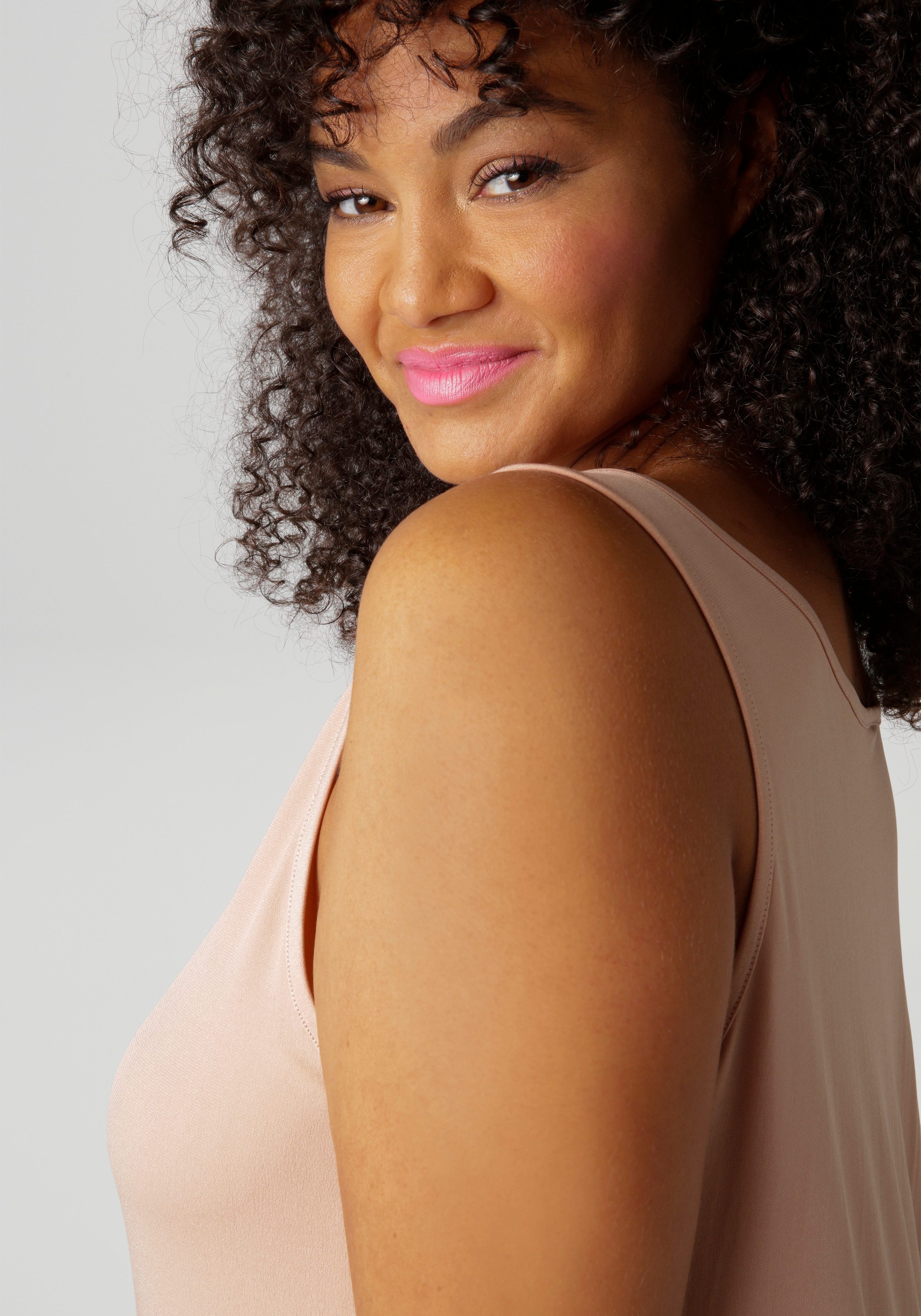 Aniston PLUS Unterkleid ideal unter transparenten Kleidern zu tragen