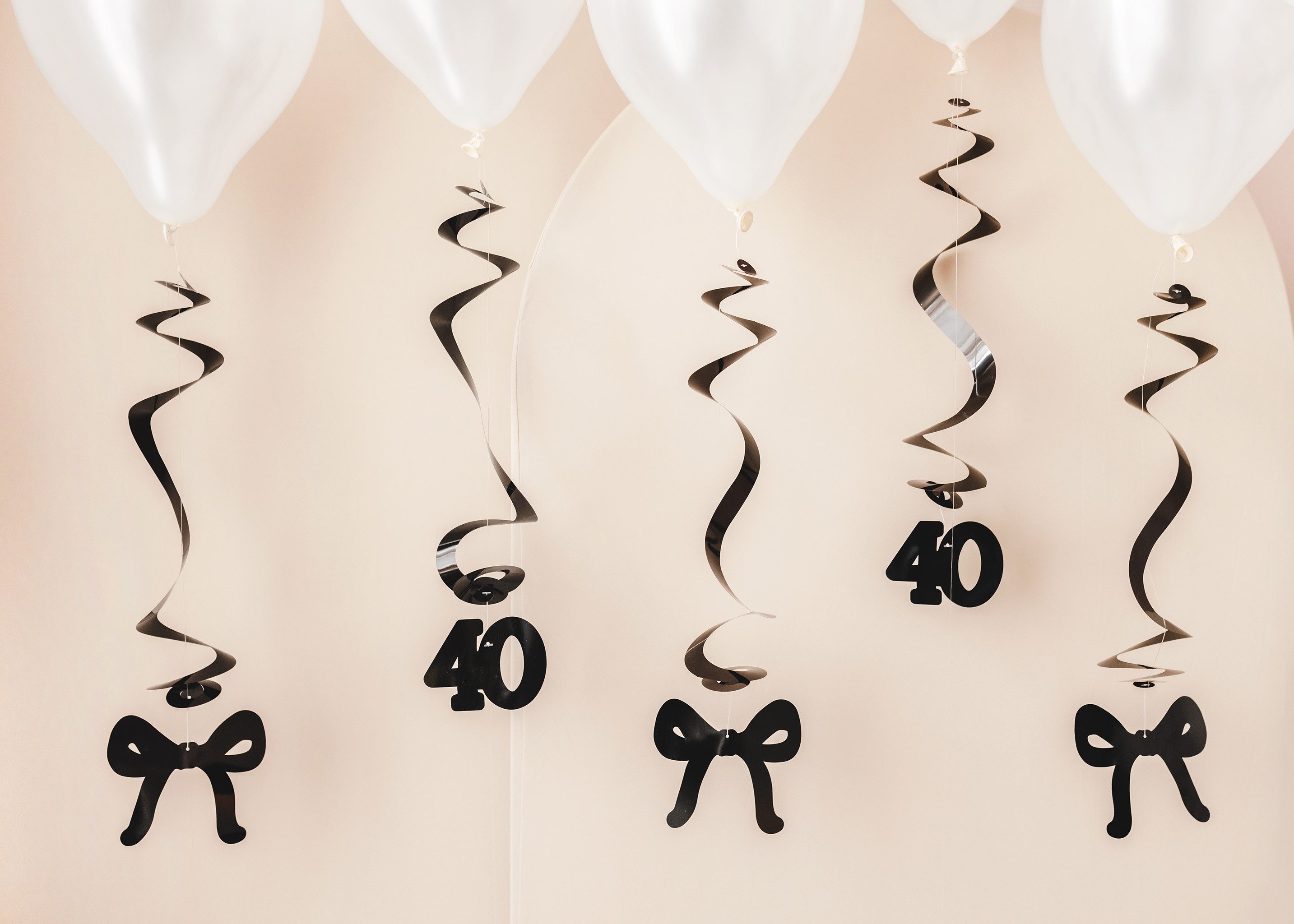 partydeco Girlande, Spiralgirlande 50cm Deckenhänger Zahl 40 und Schleifen 5er Set Schwarz