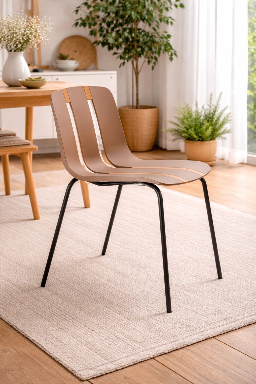 JVmoebel Esszimmerstuhl Beiger Streifenstuhl mit elegantem Metallgestell (1 St)