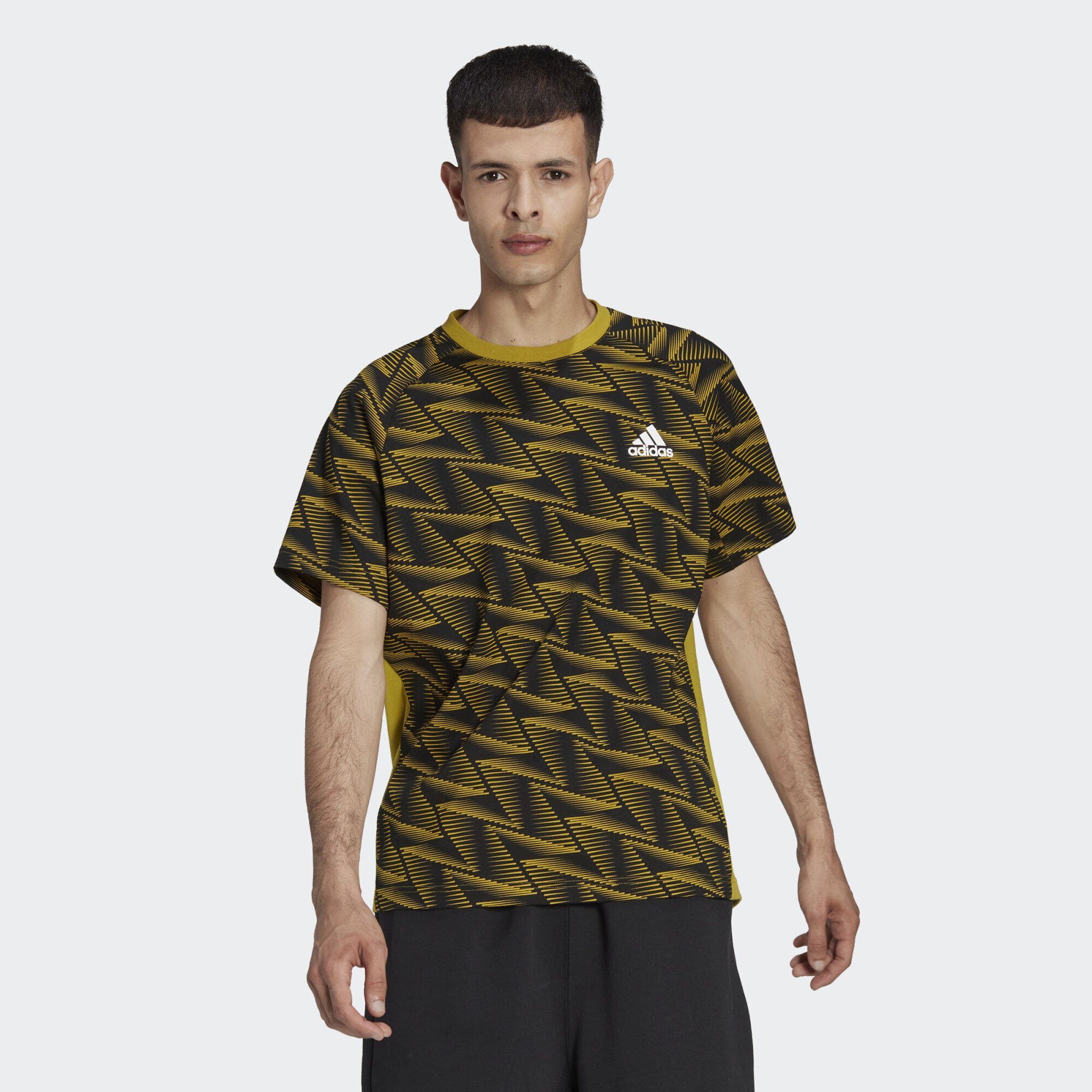 adidas Sportswear T-Shirt DESIGNED FOR GAMEDAY TRAVEL T-SHIRT Pulse Olive / Black