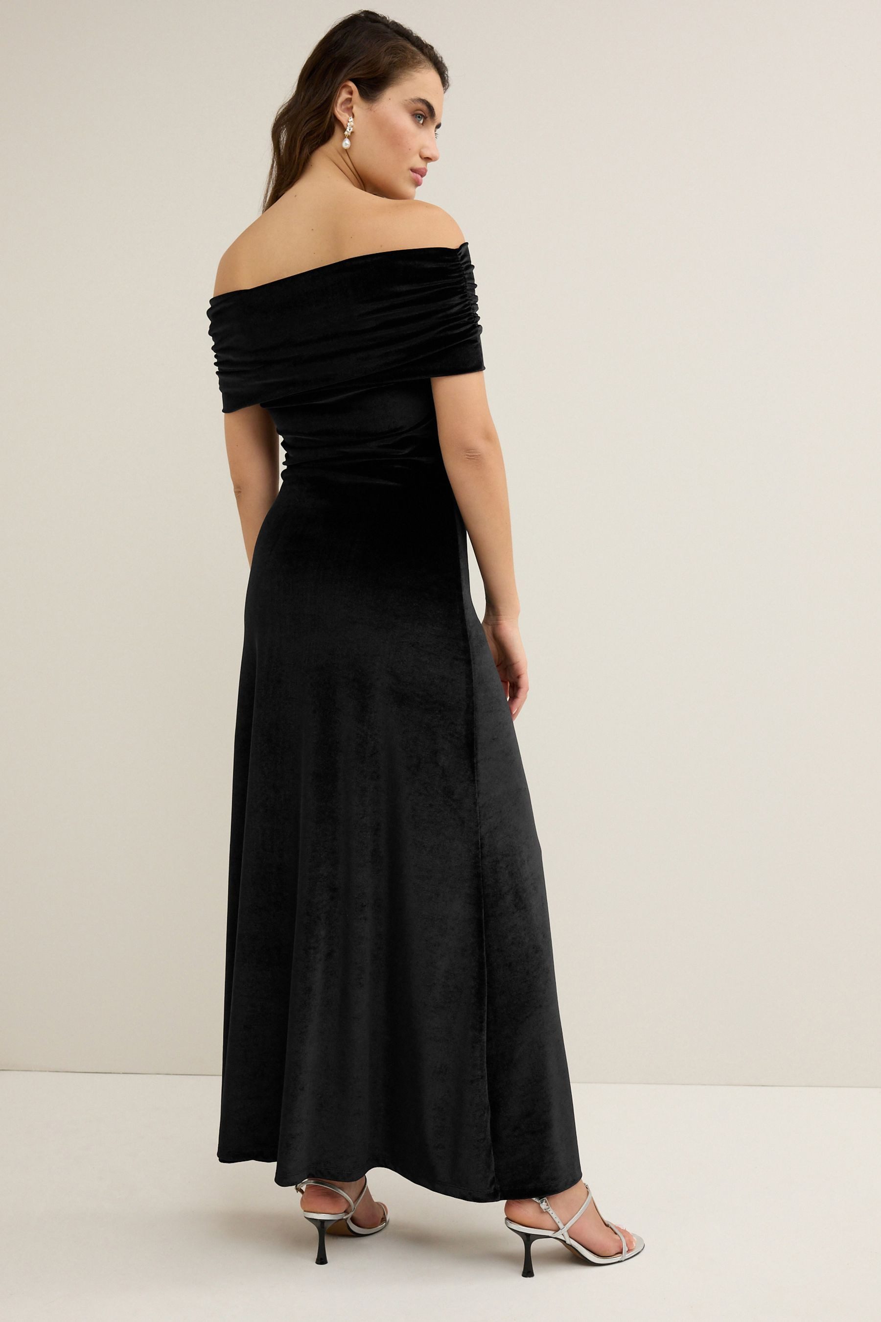 Next Maxikleid Schulterfreies Maxikleid aus Samt günstig online kaufen