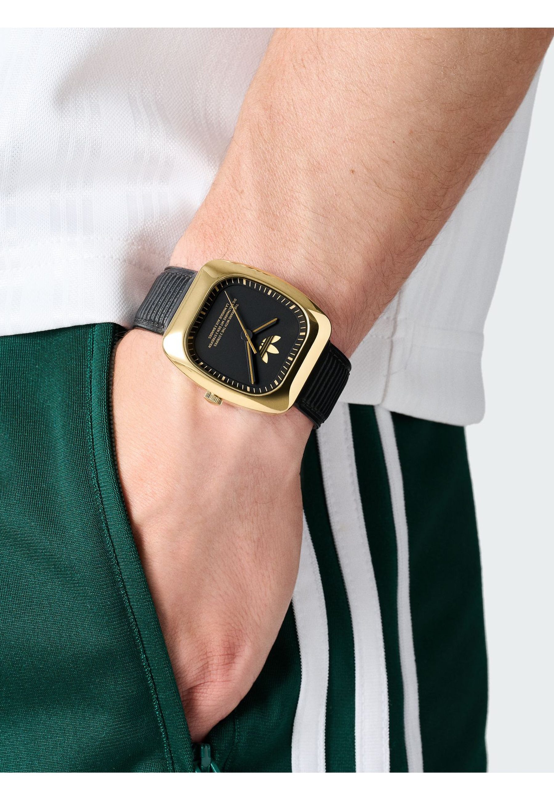 adidas Originals Quarzuhr RETRO WAVE ONE, (1-tlg., Not a set – not applicable to this product), Quarz-Analoguhr