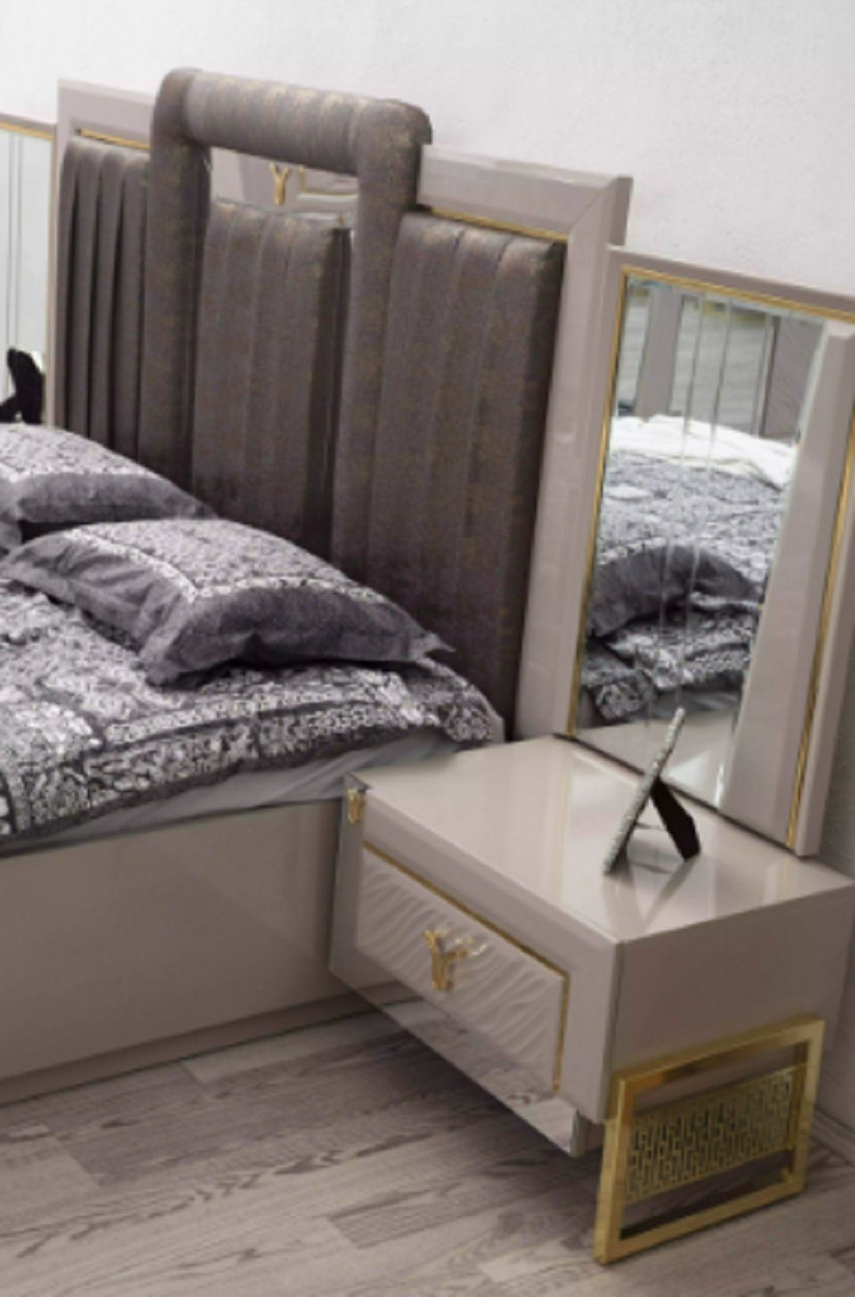 2x in Nachttische 4tlg Luxus + Europa Bett + Schlafzimmer Made JVmoebel Modern Nachttisch, (4-St., Kleiderschrank), 2x Set Bett Kleiderschrank Schlafzimmer-Set