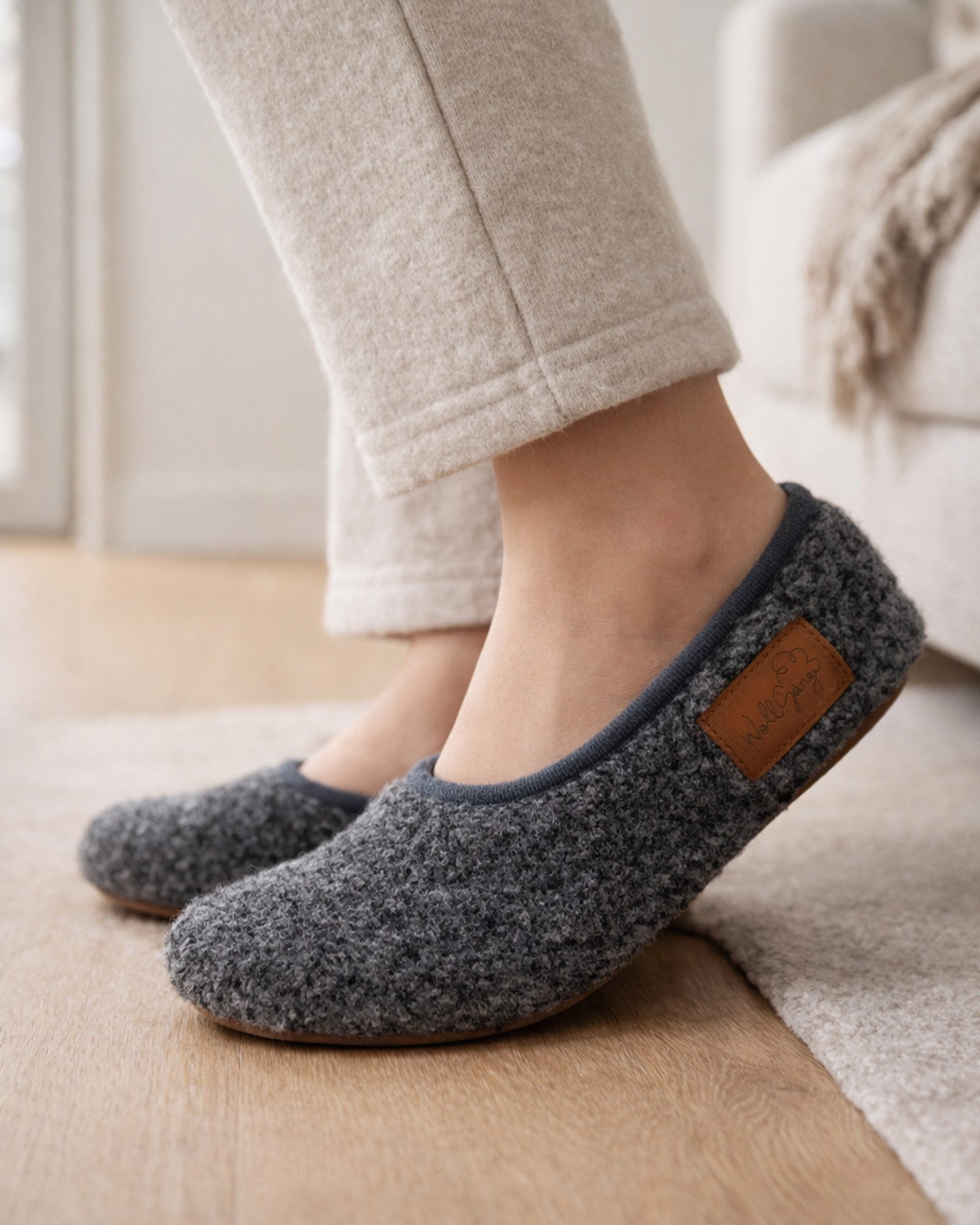 WollGäng Wollhausschuh Flexibel Faltbar Hausschuh klimatisierend aus 100% Wolle Wildleder Sohle