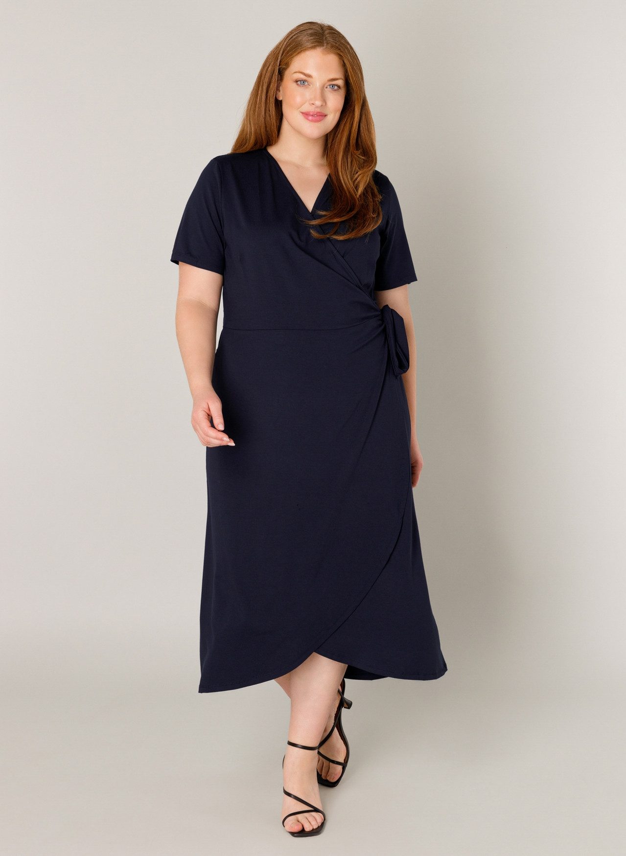 Base Level Curvy Wickelkleid Abbie Weich fließende Viskose-Mischqualität
