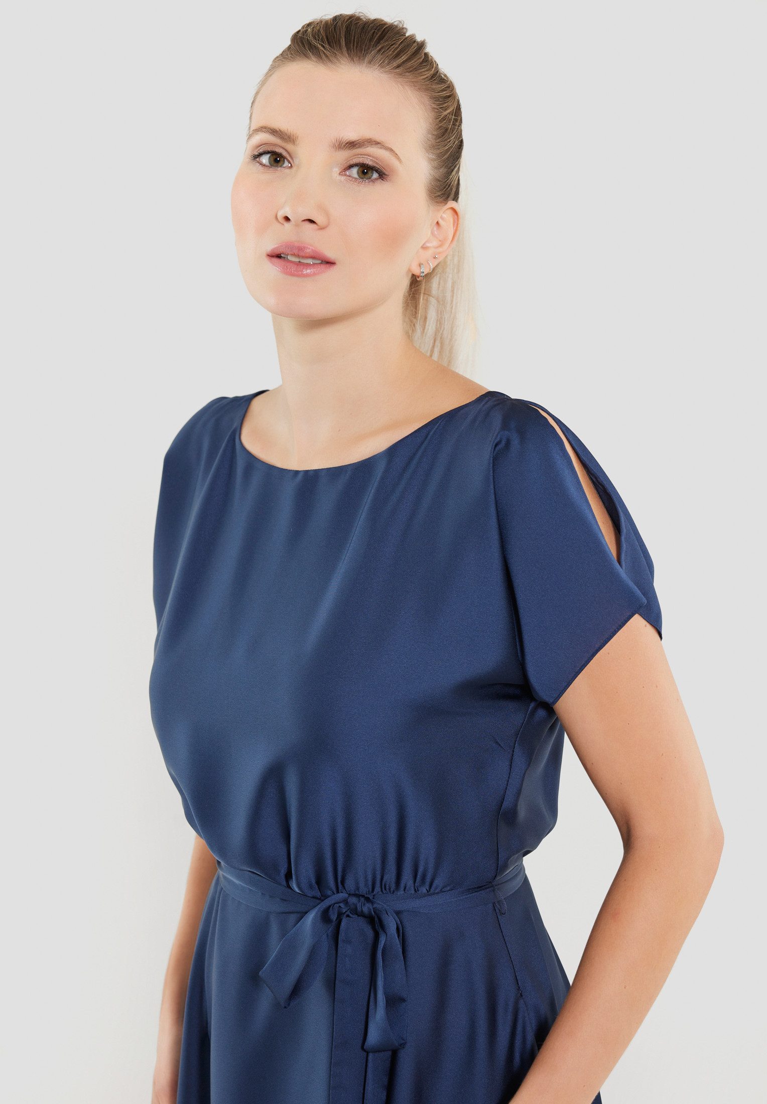 SWING Cocktailkleid - Cocktailkleid aus Satinchiffon Kurzarm